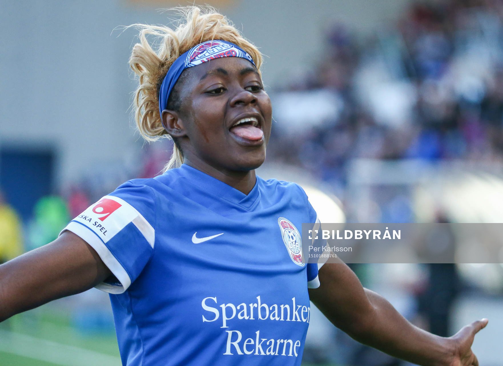 Eskilstuna Uniteds Gaelle Enganamouit räcker ut tungan