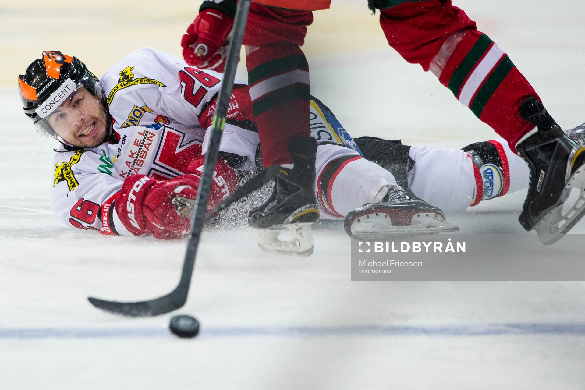 Örebros Greg Squires faller