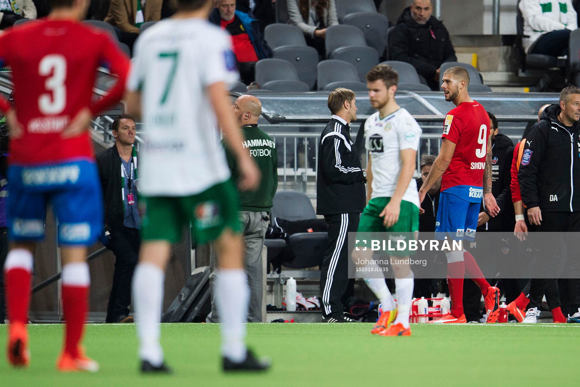 Helsingborgs Robin Simovic får lämna planen
