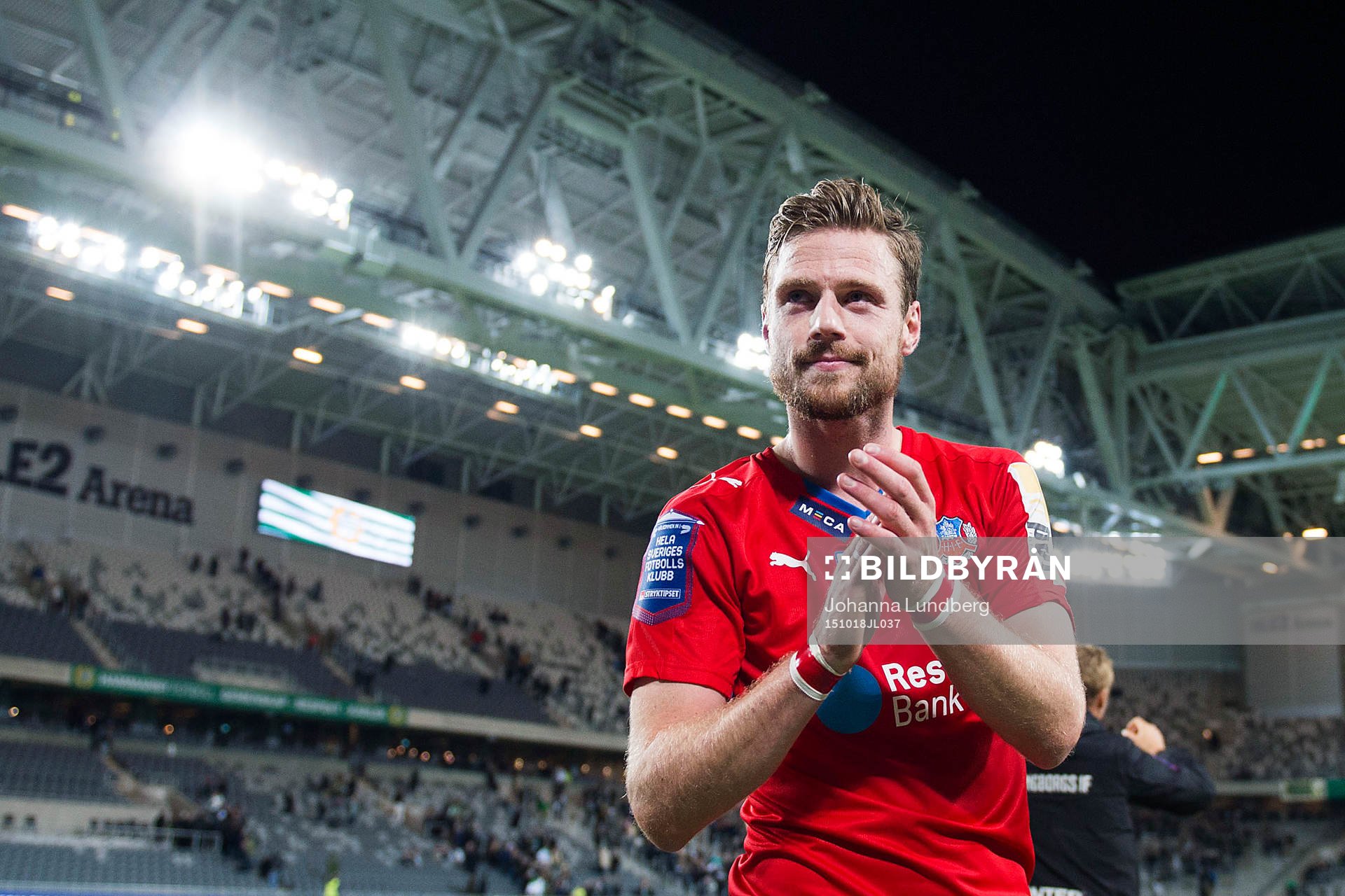 Helsingborgs Arnór Smárason jublar med publiken
