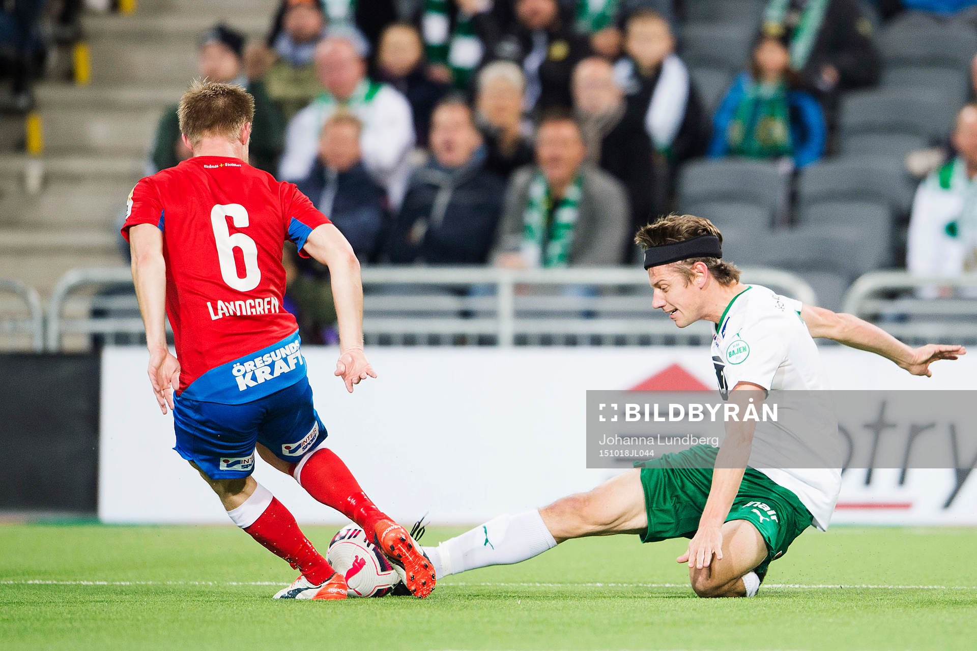 Hammarbys Jakob Orlov med en brytning framför Helsingborgs