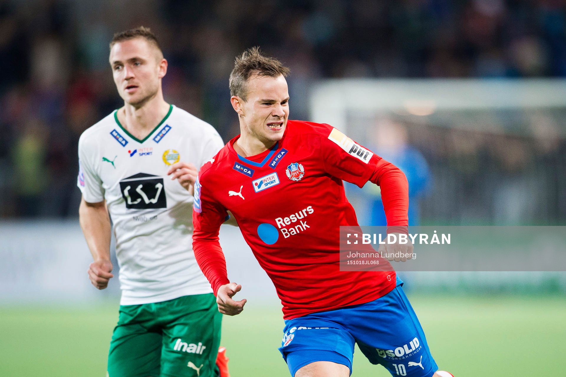 Helsingborgs Anton Wede passerar Mats Solheim