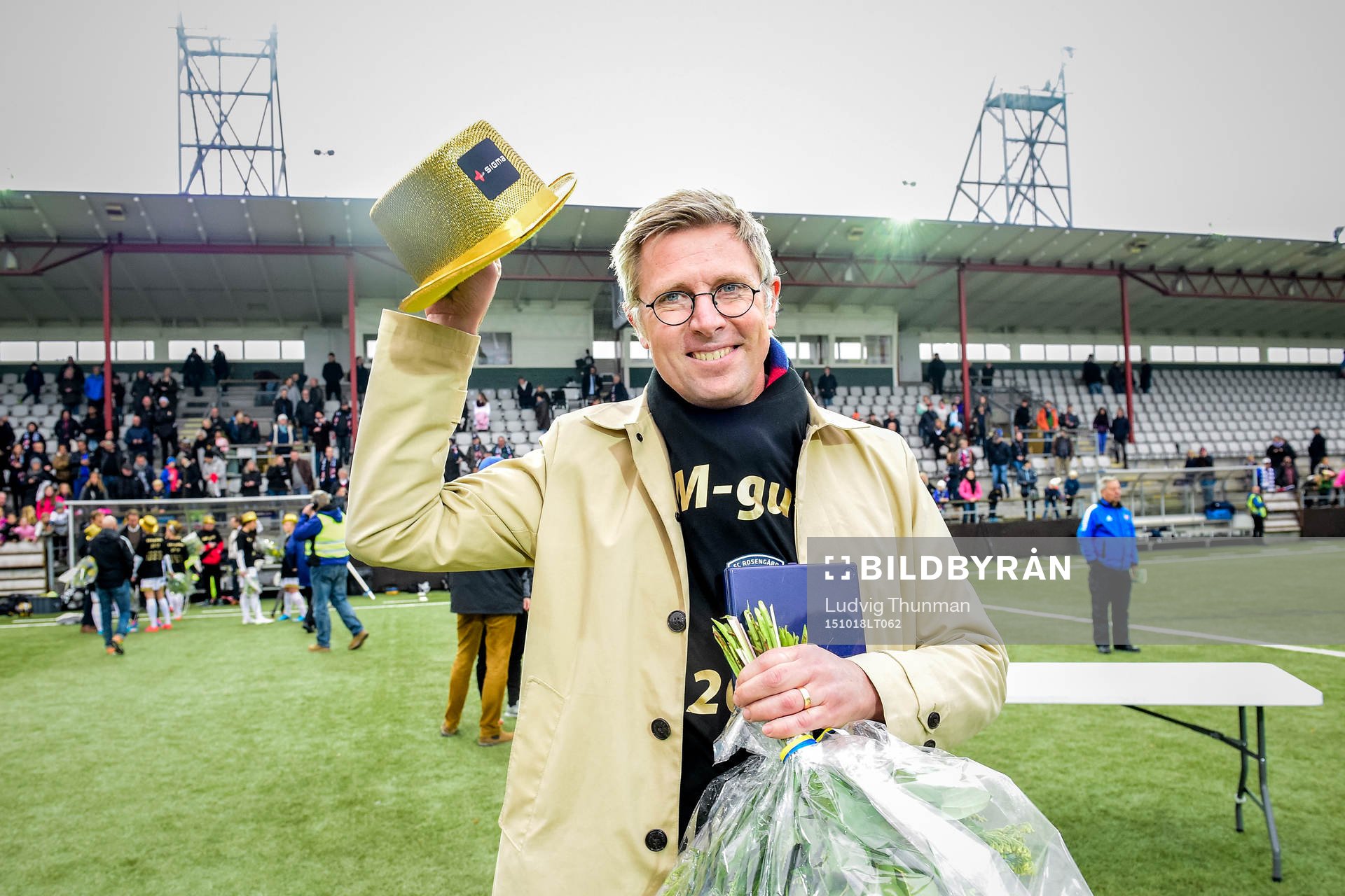 Rosengårds vd Klas Tjebbes jublar efter fotbollsmatchen i Damallsvenskan mellan FC Rosengård och Linköping den 18 oktober 2015 i Malmö.