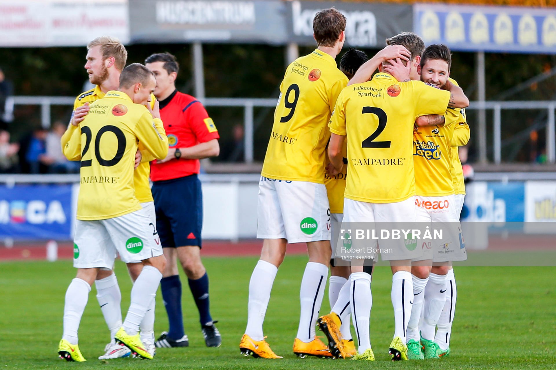 Falkenbergs spelare jublar