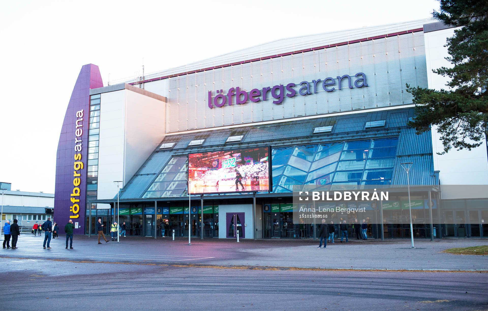 Exteriörbild av Löfbergs Arena