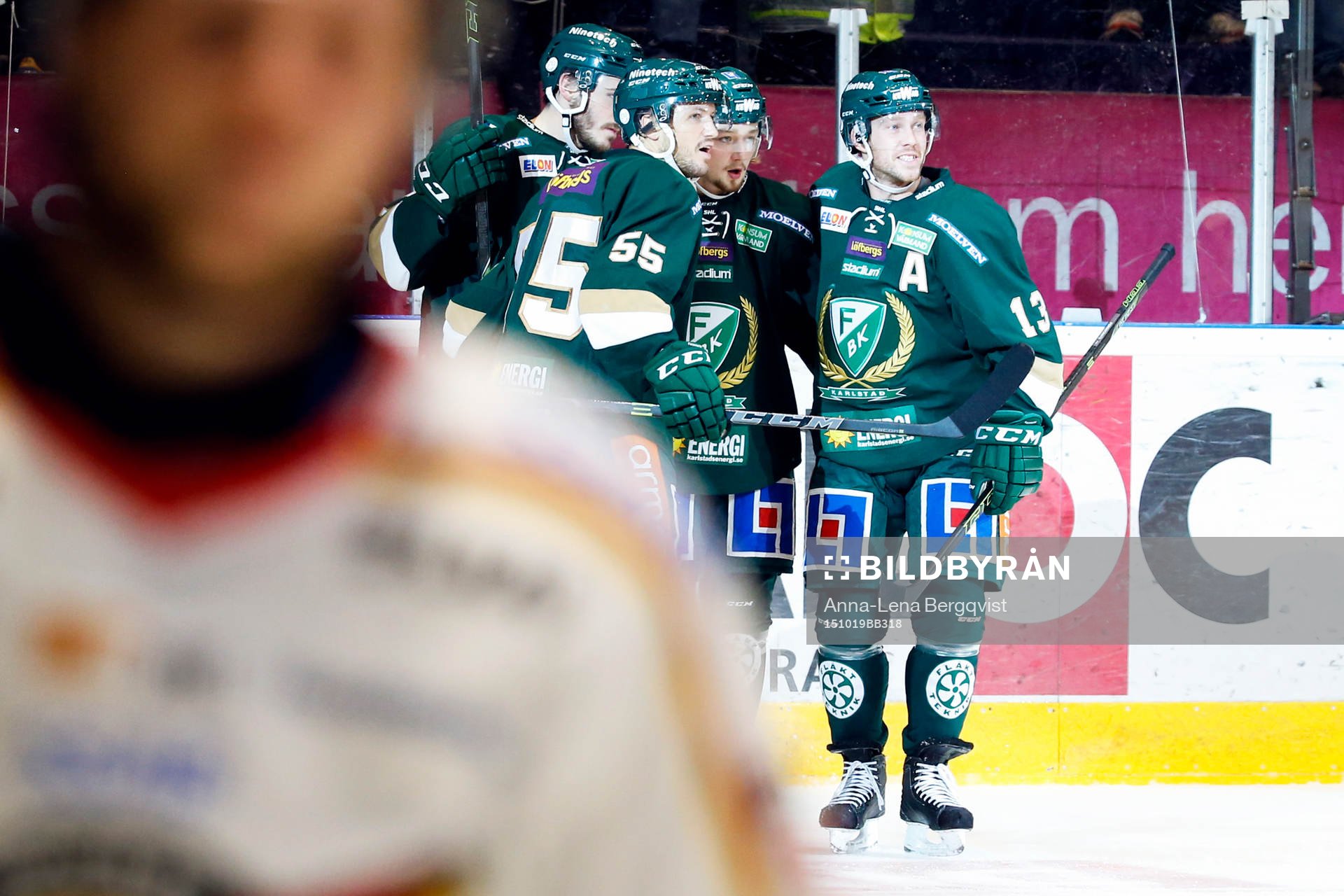 Färjestads Rasmus Asplund firar