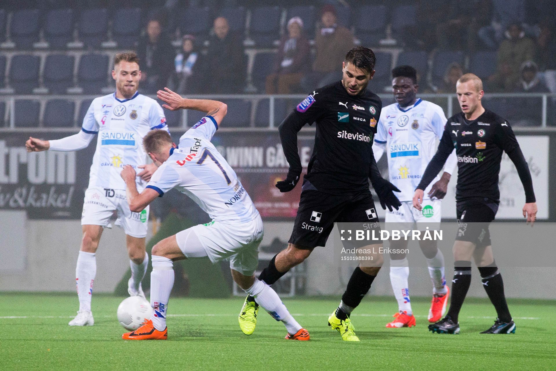 Gefles Robin Nilsson stoppar Örebros Astrit Ajdarevic