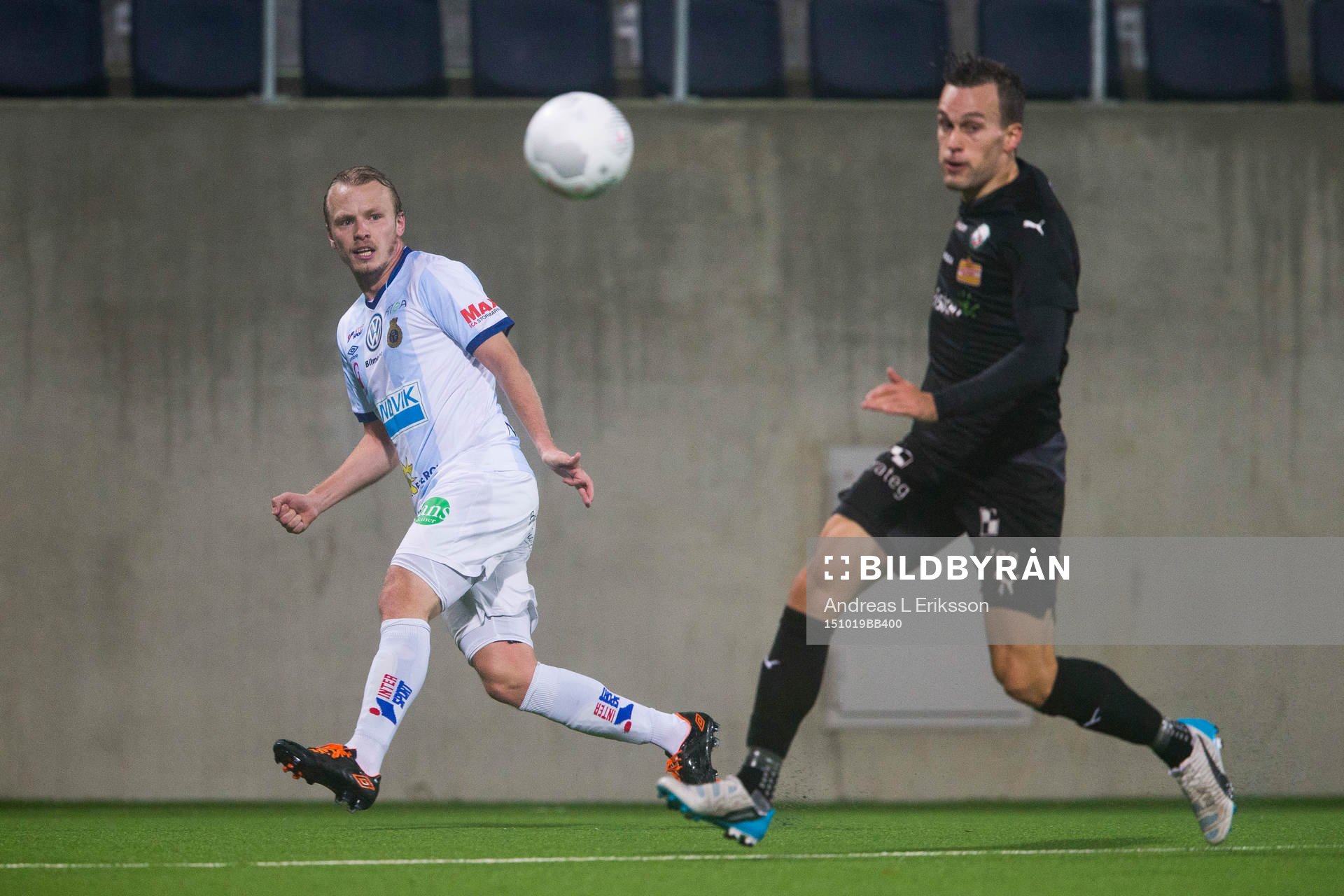 Gefles Jesper Florén med ett inlägg förbi Örebros