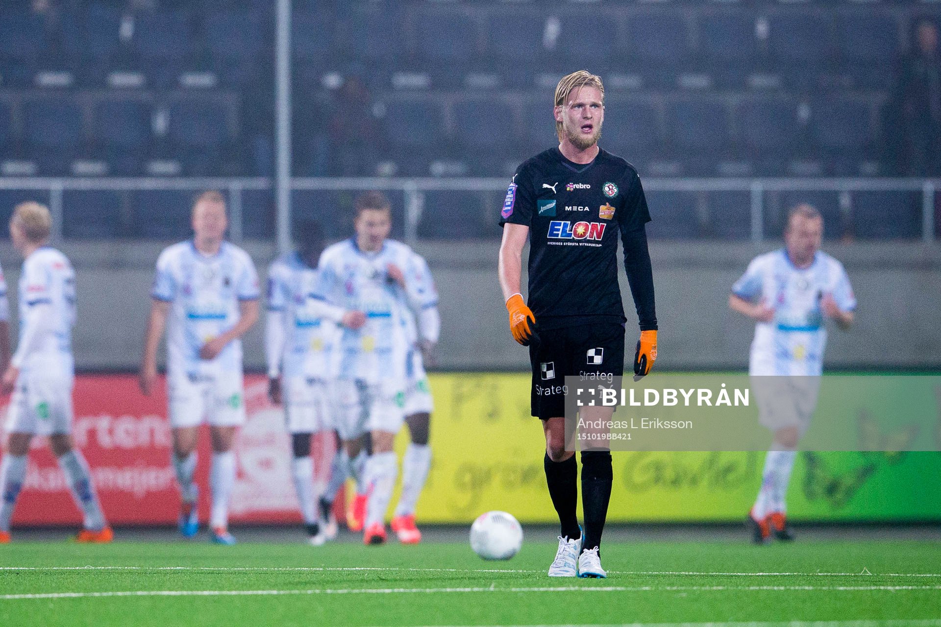 Örebros Karl Holmberg ser deppig ut