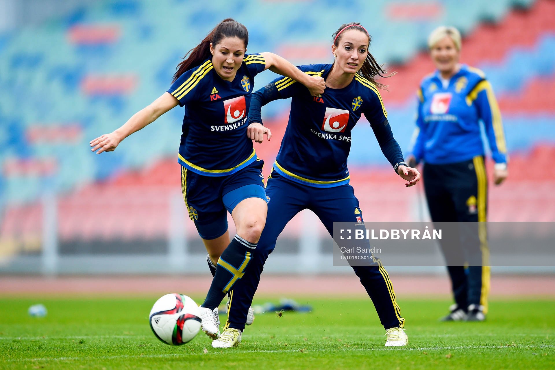 Sveriges Josefin Johansson och Kosovare Asllani