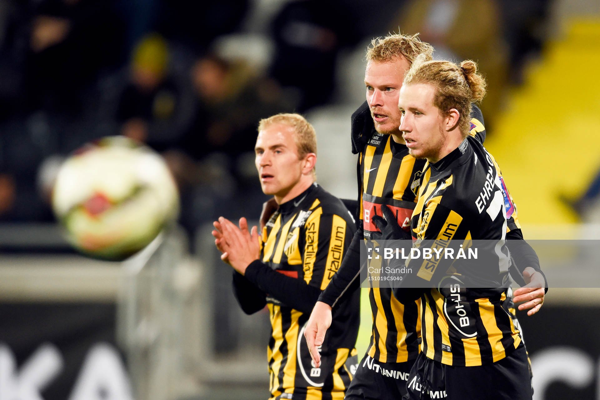 Häckens Michiel Hemmen och Samuel Gustafson firar