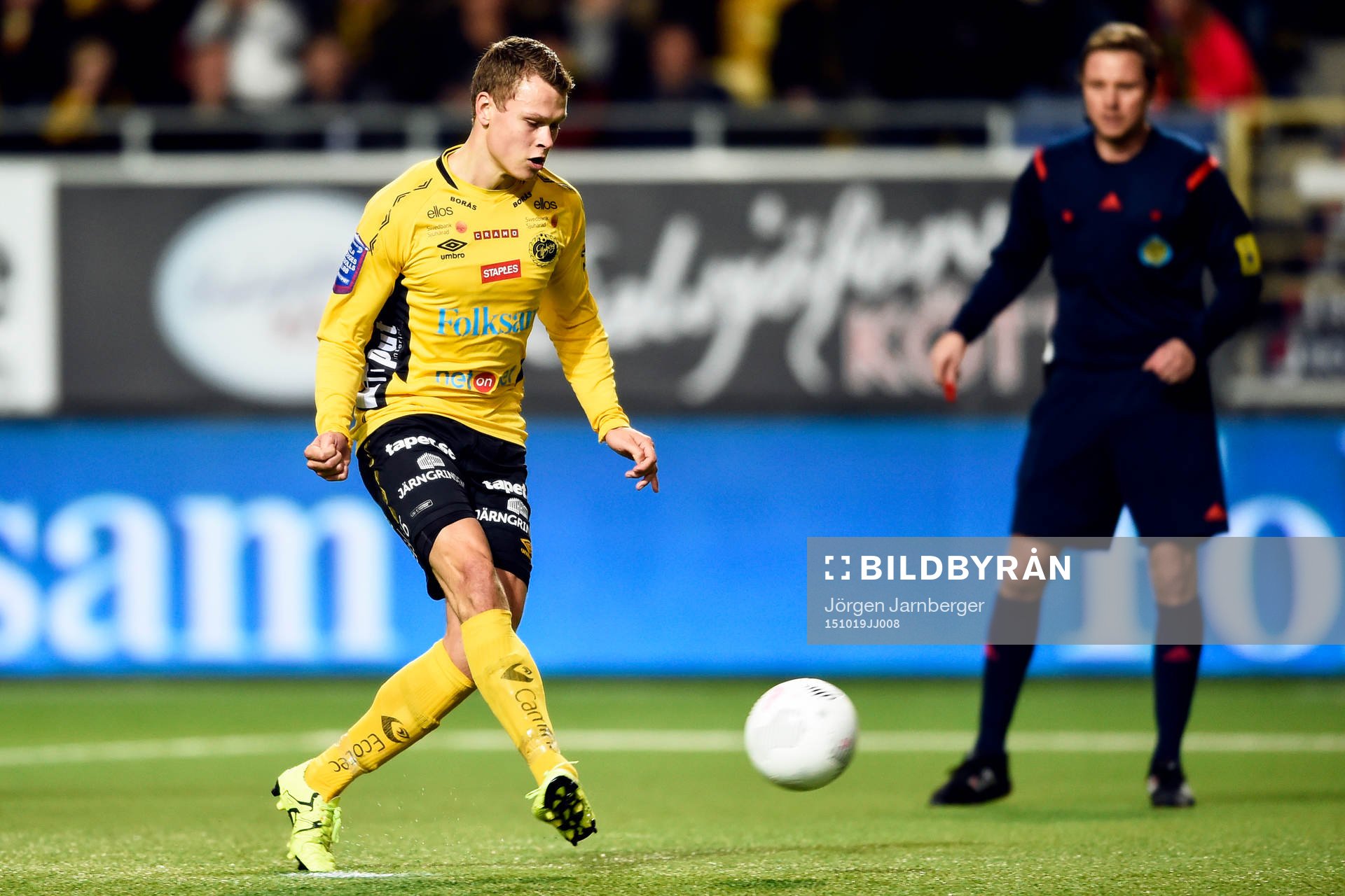 Elfsborgs Viktor Claesson chippar in 3-1 på straff