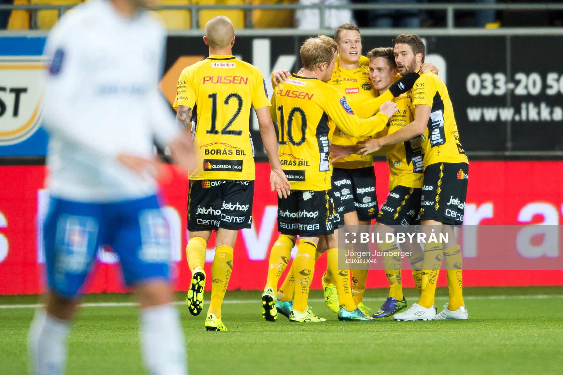 Elfsborgs Viktor Claesson jublar tillsammans övriga spelare