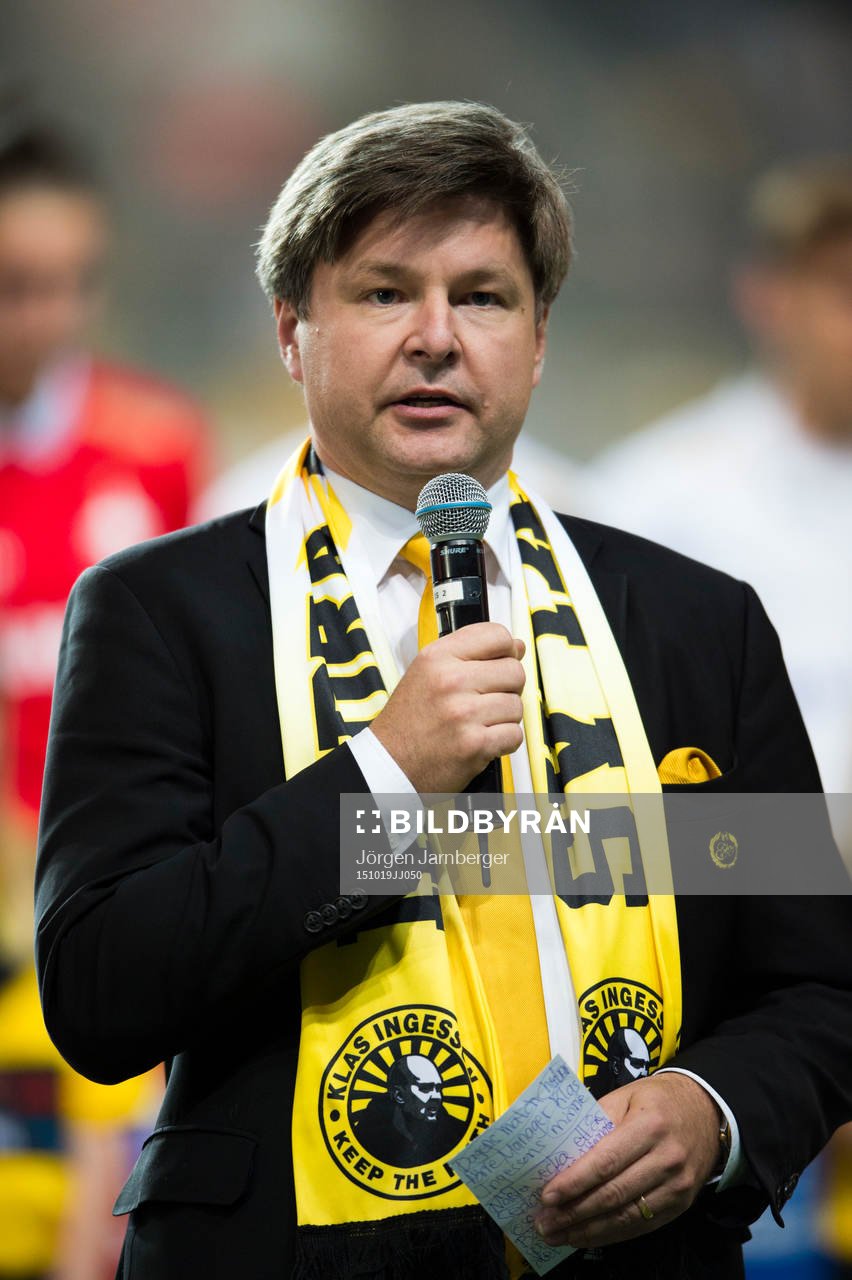 Elfsborgs ordförande Bo Johansson håller tal för Klas