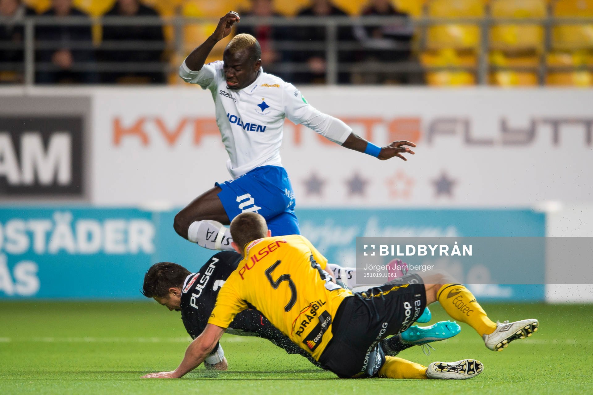 Norrköpings Alhaji Kamara kolliderar med Elfsborgs