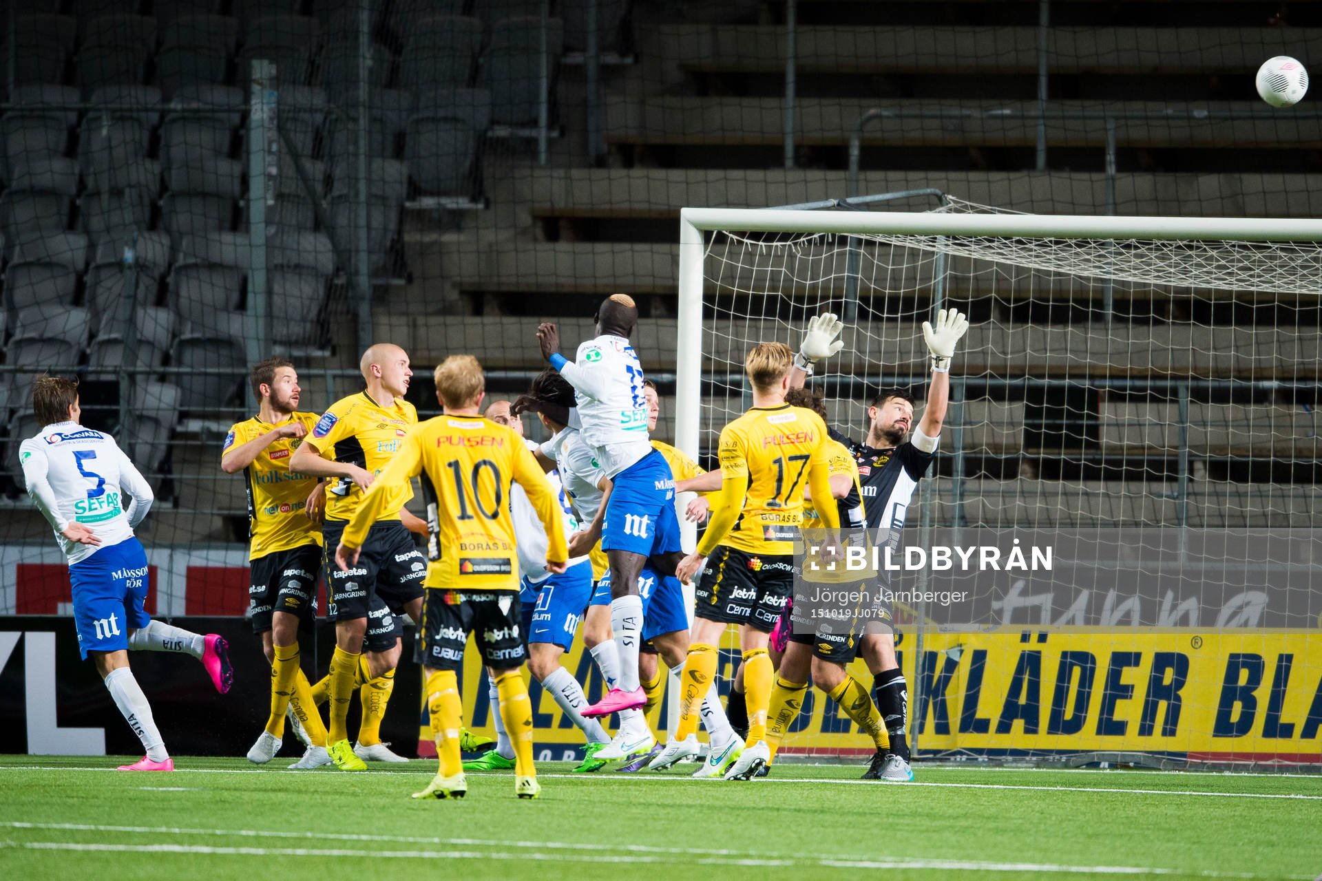 Norrköping trycker på och Alhaji Kamara nickar över