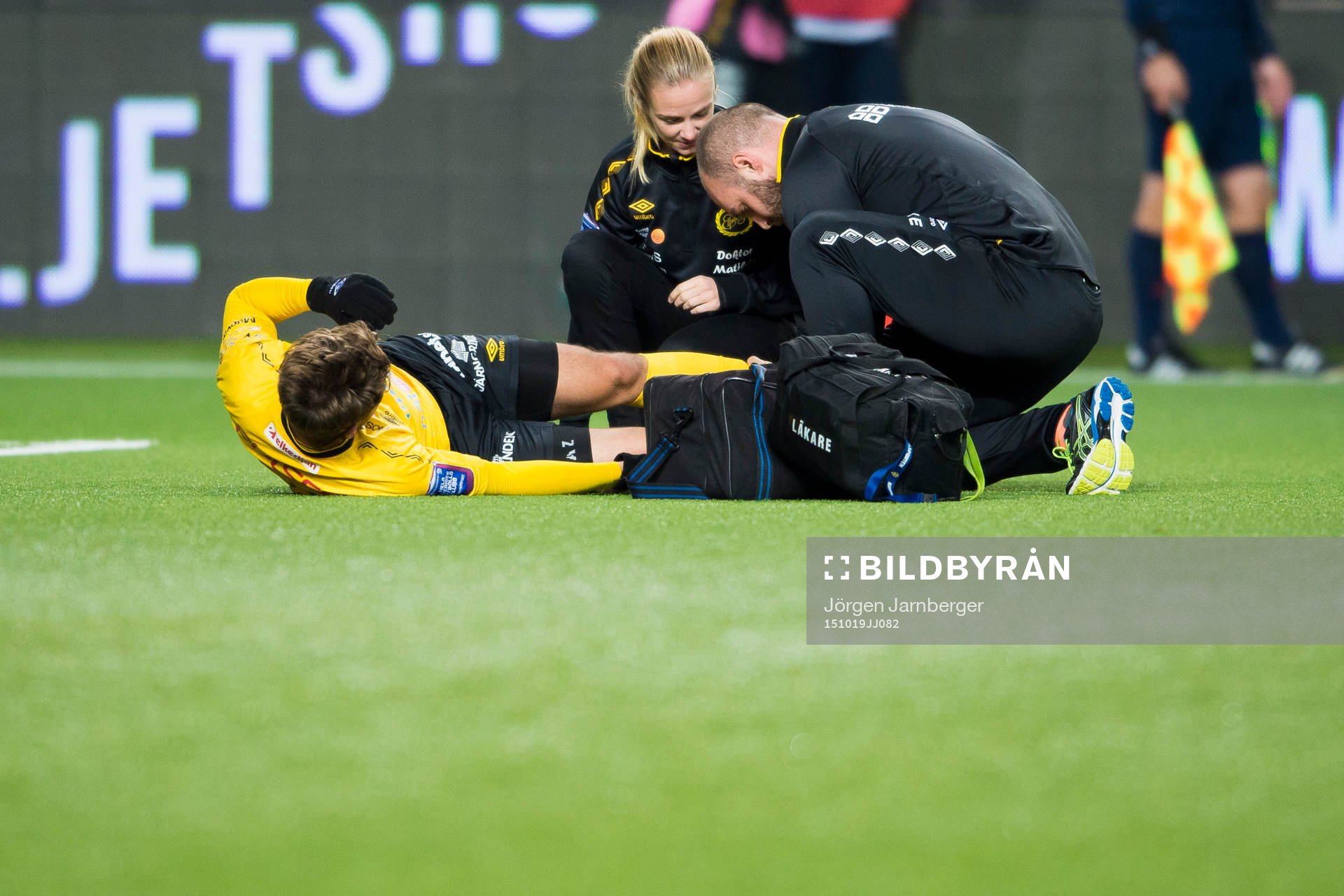 Elfsborgs Arber Zeneli blir liggande och får vård