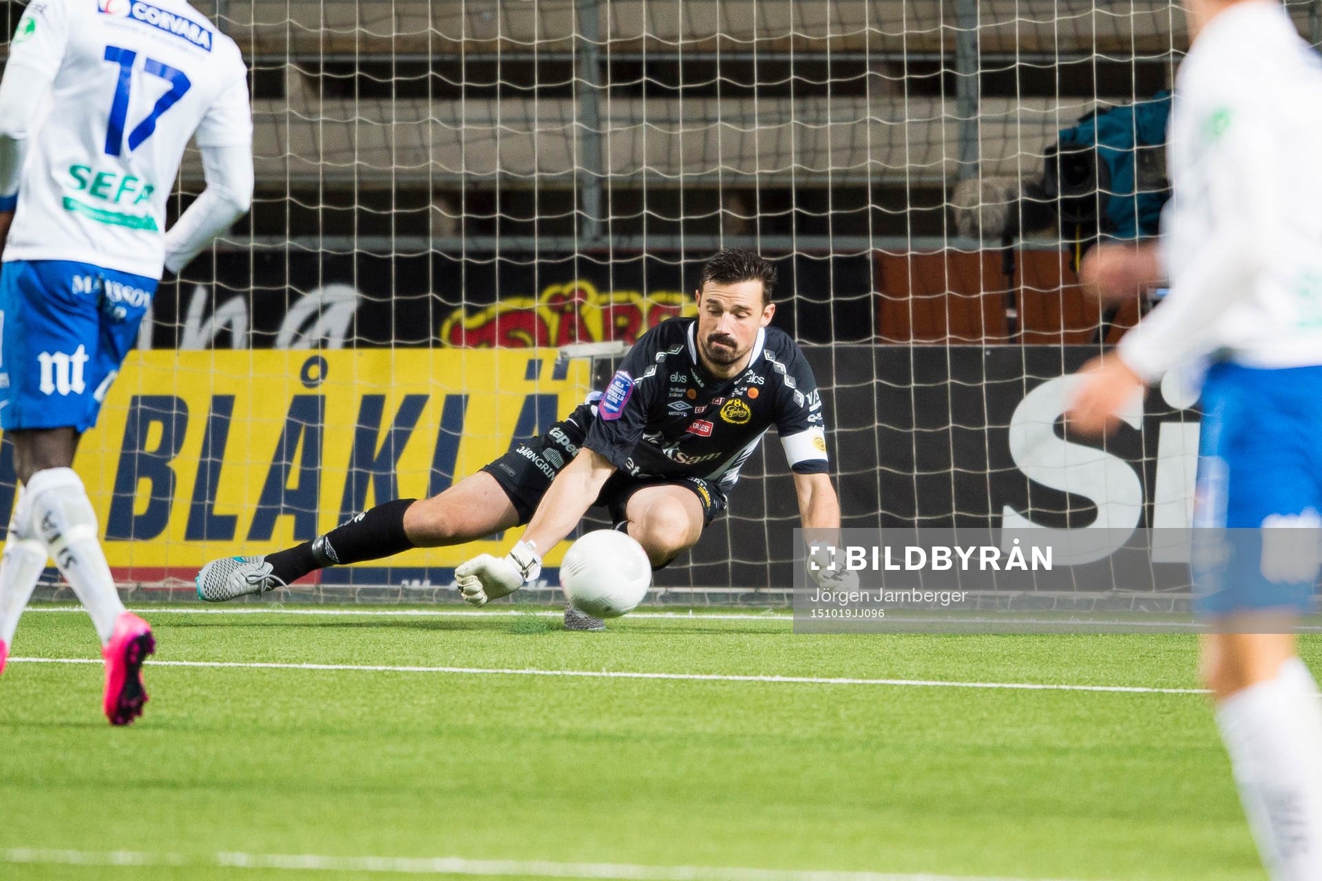 Elfsborgs målvakt Kevin Stuhr Ellegaard räddar skott