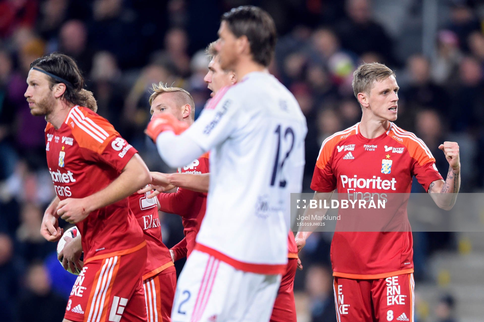 IFK Göteborgs Sören Rieks jublar efter 1-1 av Gustav Engvall under fotbollsmatchen i Allsvenskan mellan Djurgården och IFK Göteborg den 19 oktober 2015 i Stockholm.
