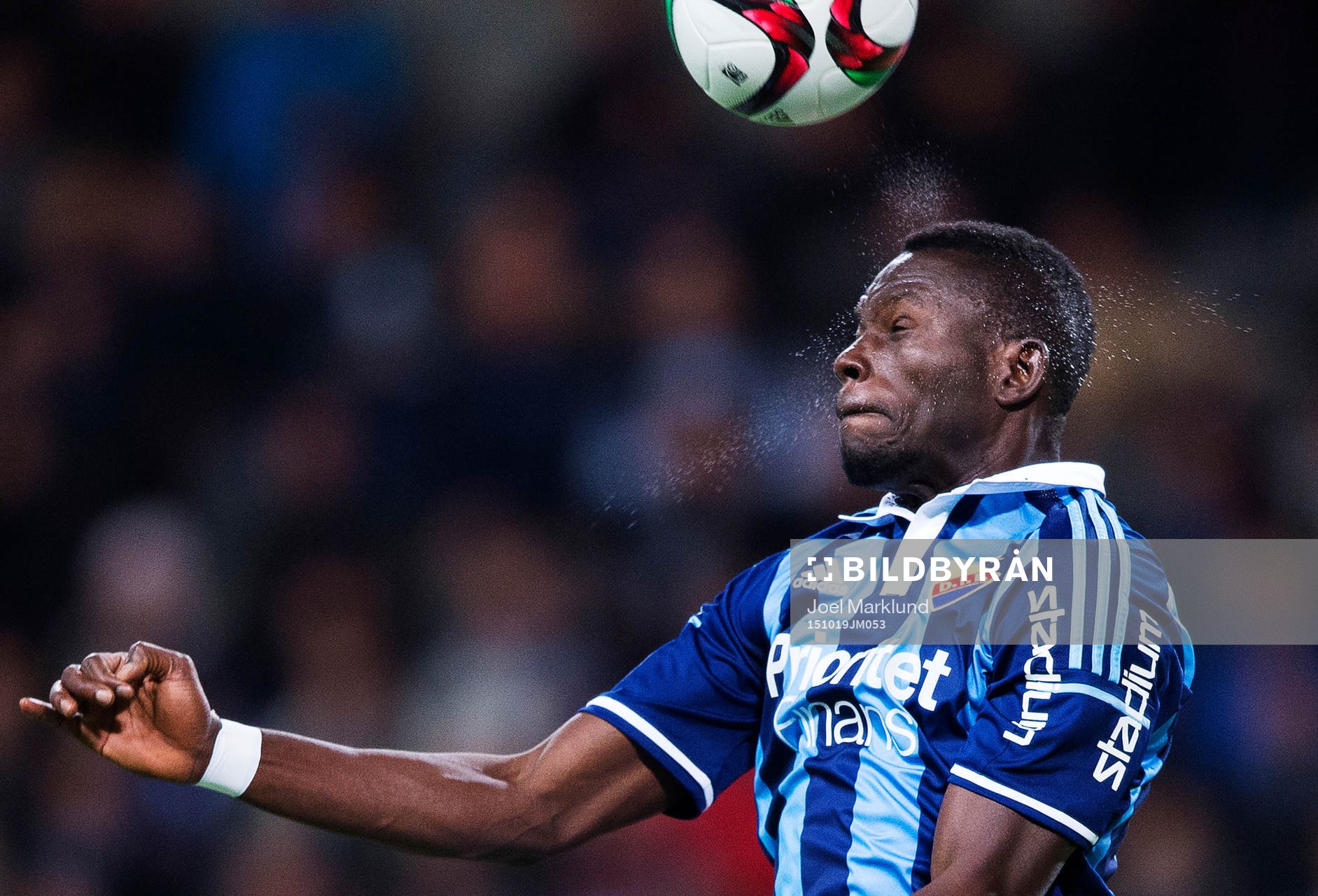 Djurgårdens Omar Colley nickar bollen
