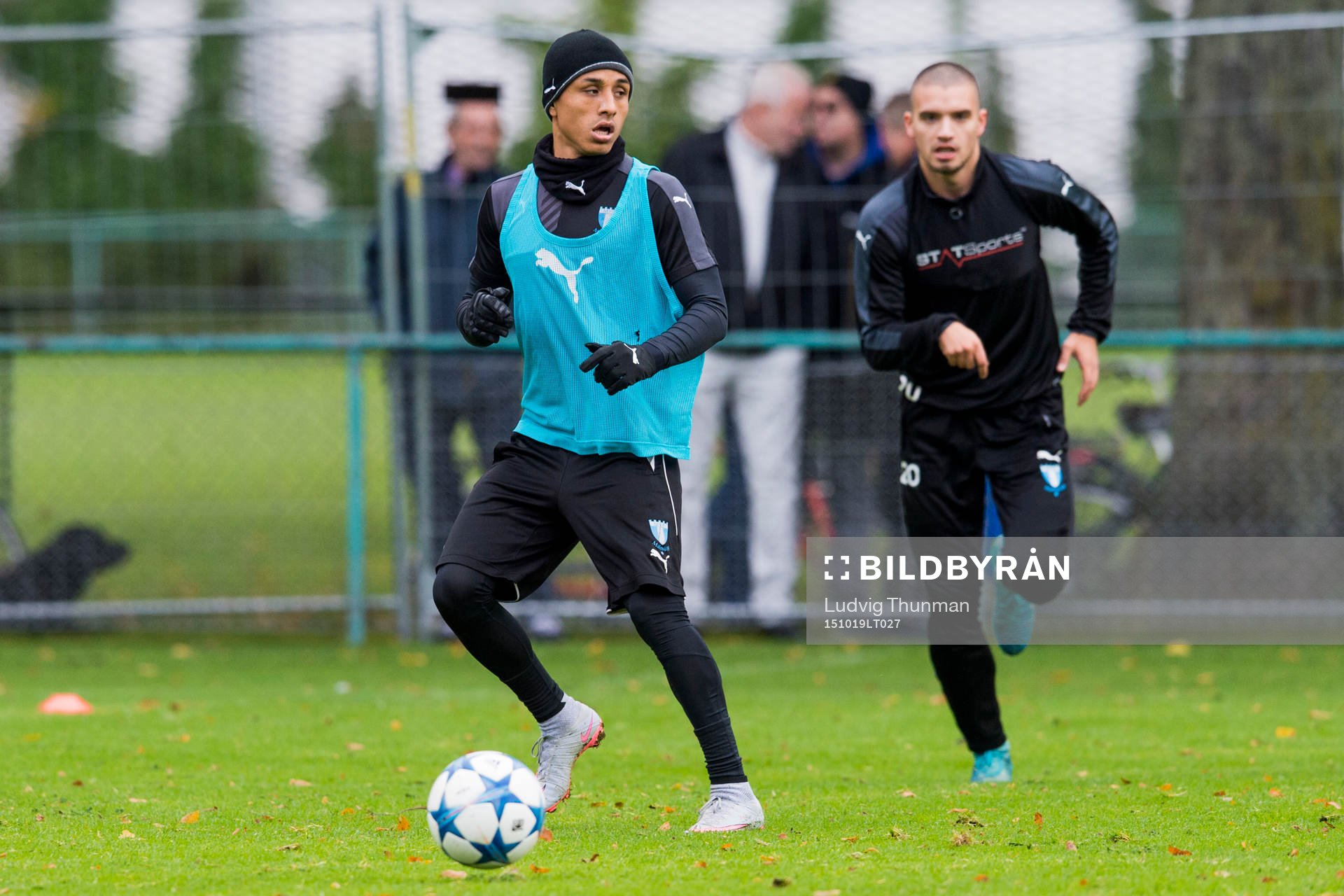 Malmös Victor Yoshimar Yotun Flores och Vladimir Rodic under en träning och pressträff med Malmö FF den 19 oktober 2015 i Malmö. 