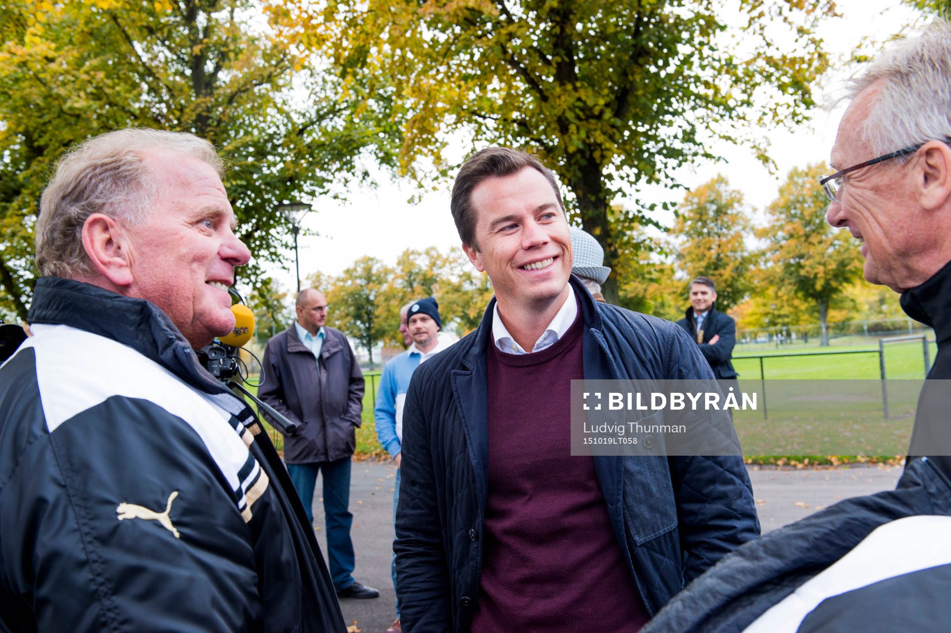Malmö FFs fd manager Bob Houghton, sportchef Daniel Andersson och fd tränaren och spelaren Roland Andersson pratar den 19 oktober 2015 i Malmö.