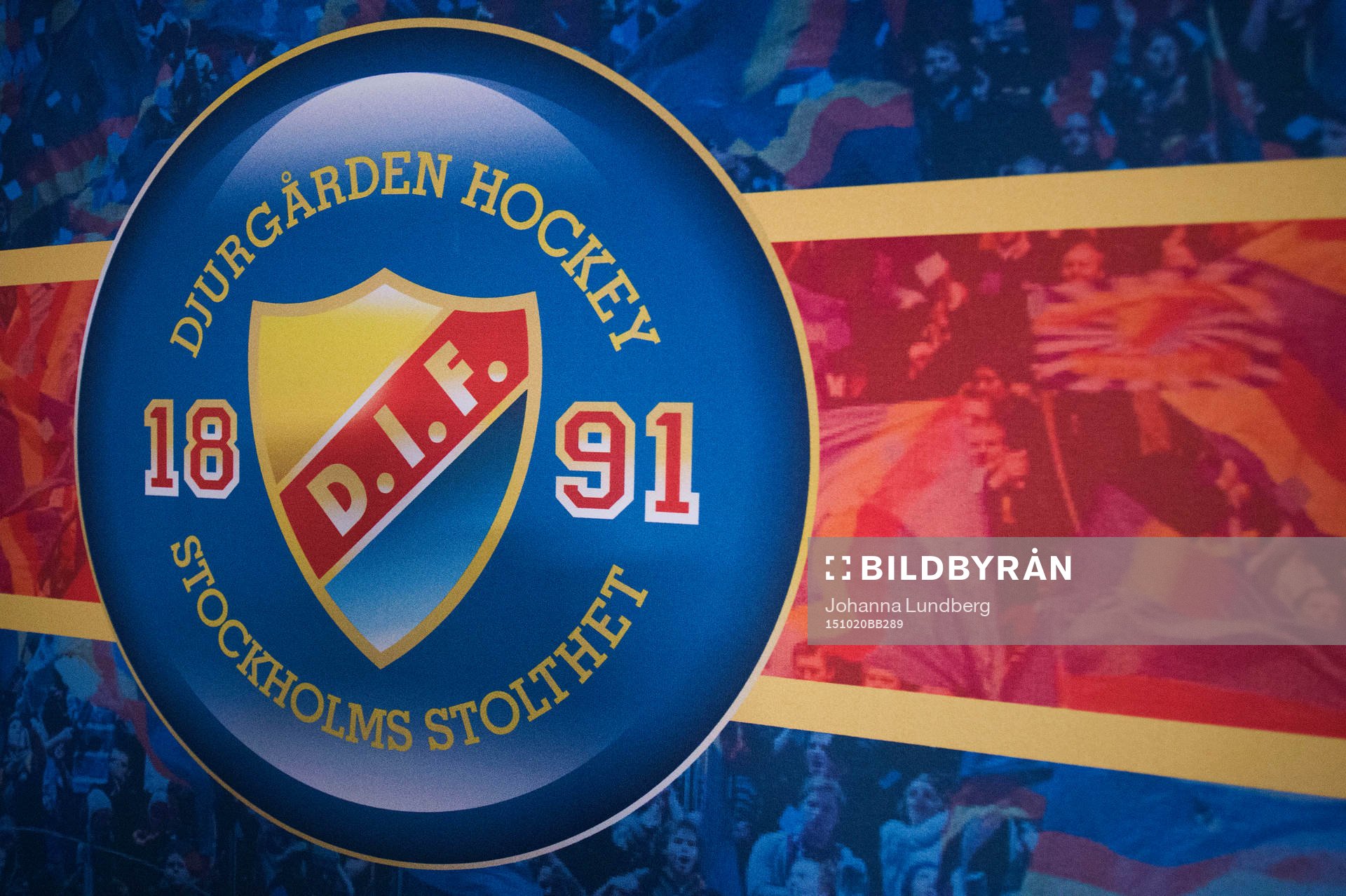 En skylt som visar Djurgårdens sköld ishockeymatchen i