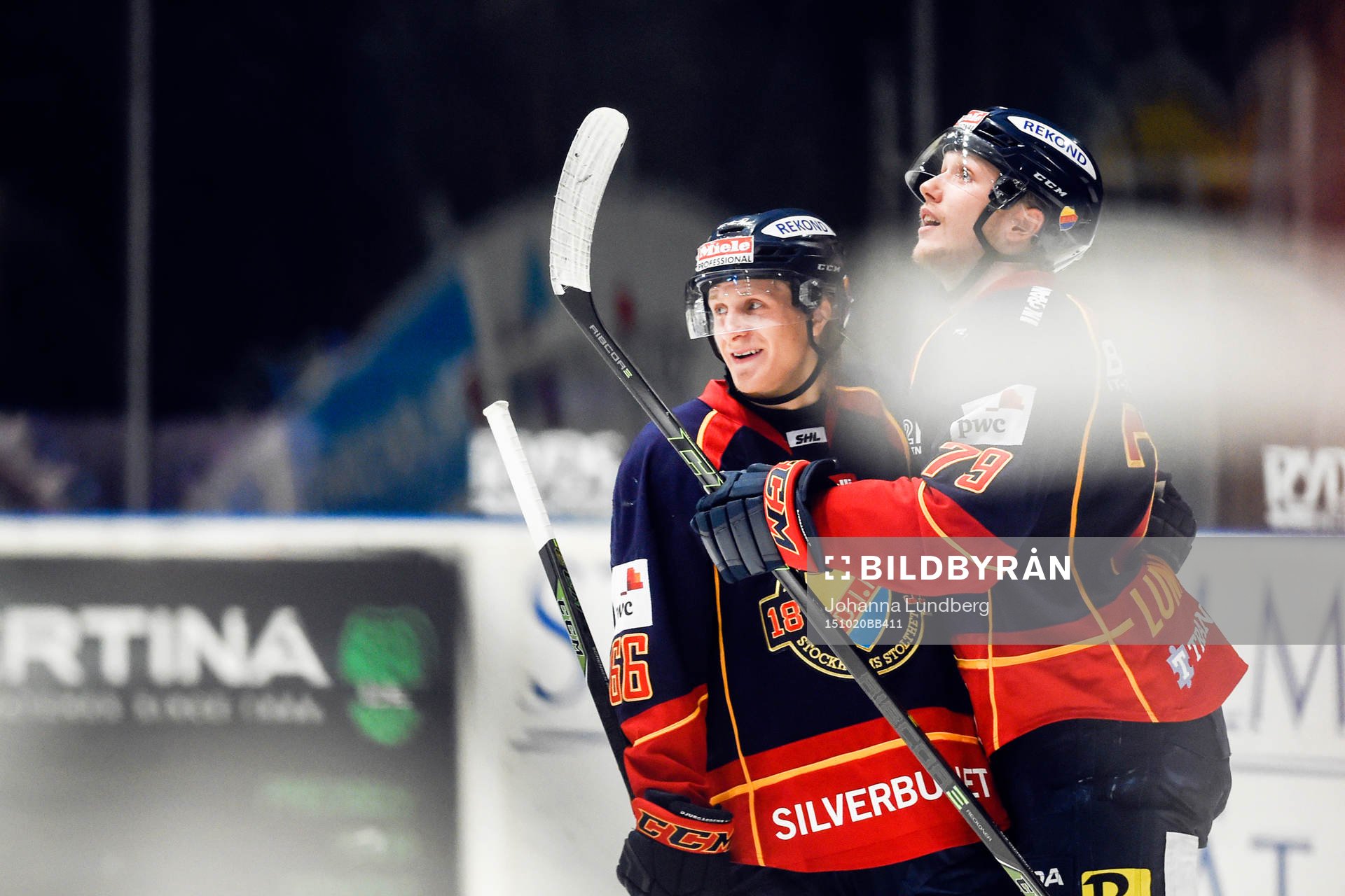 Djurgårdens Marcus Sörensen och Emil Lundberg firar