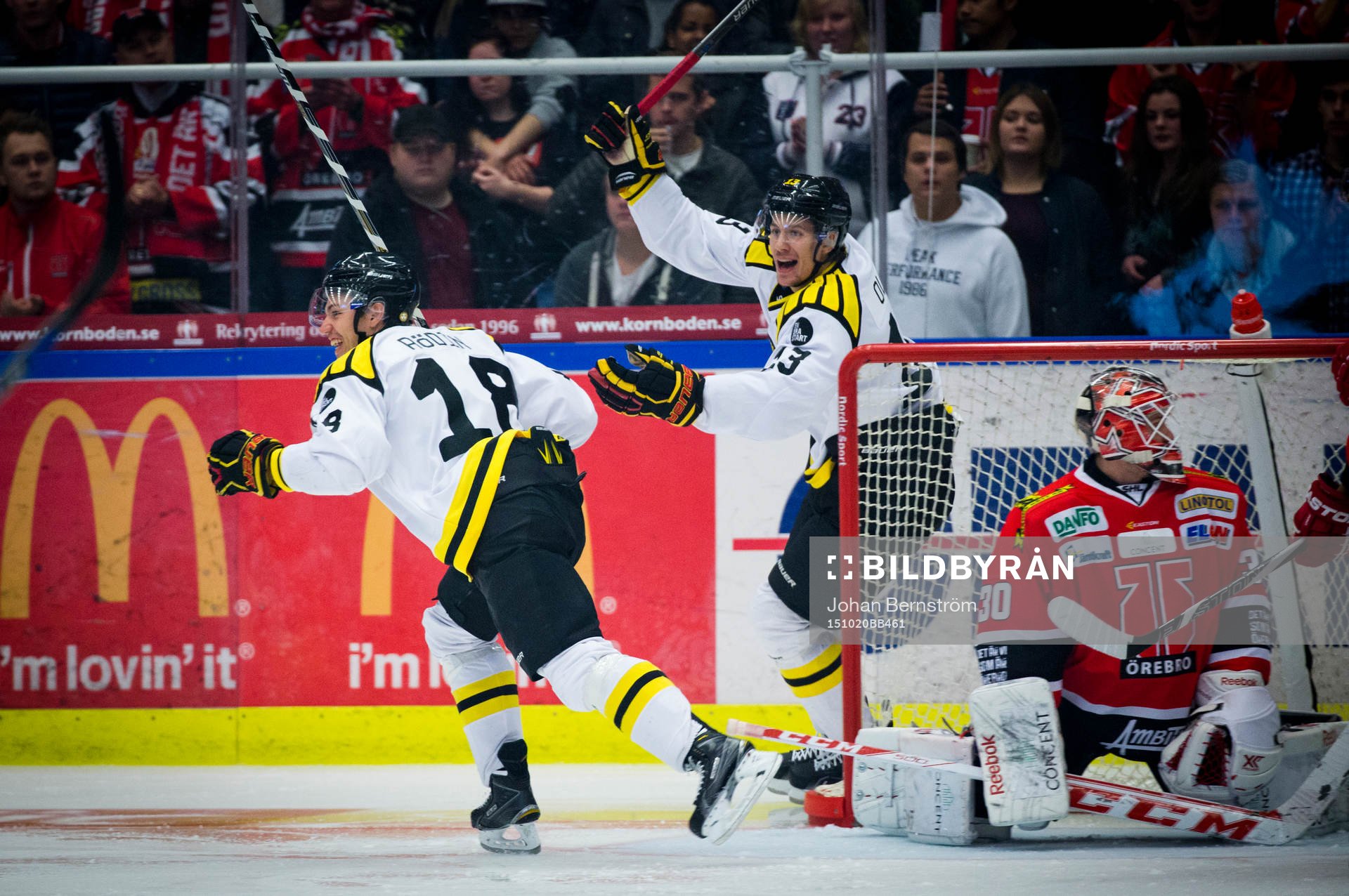 Brynäs Anton Rödin gör 2-1 och jublar med Sondre Olden