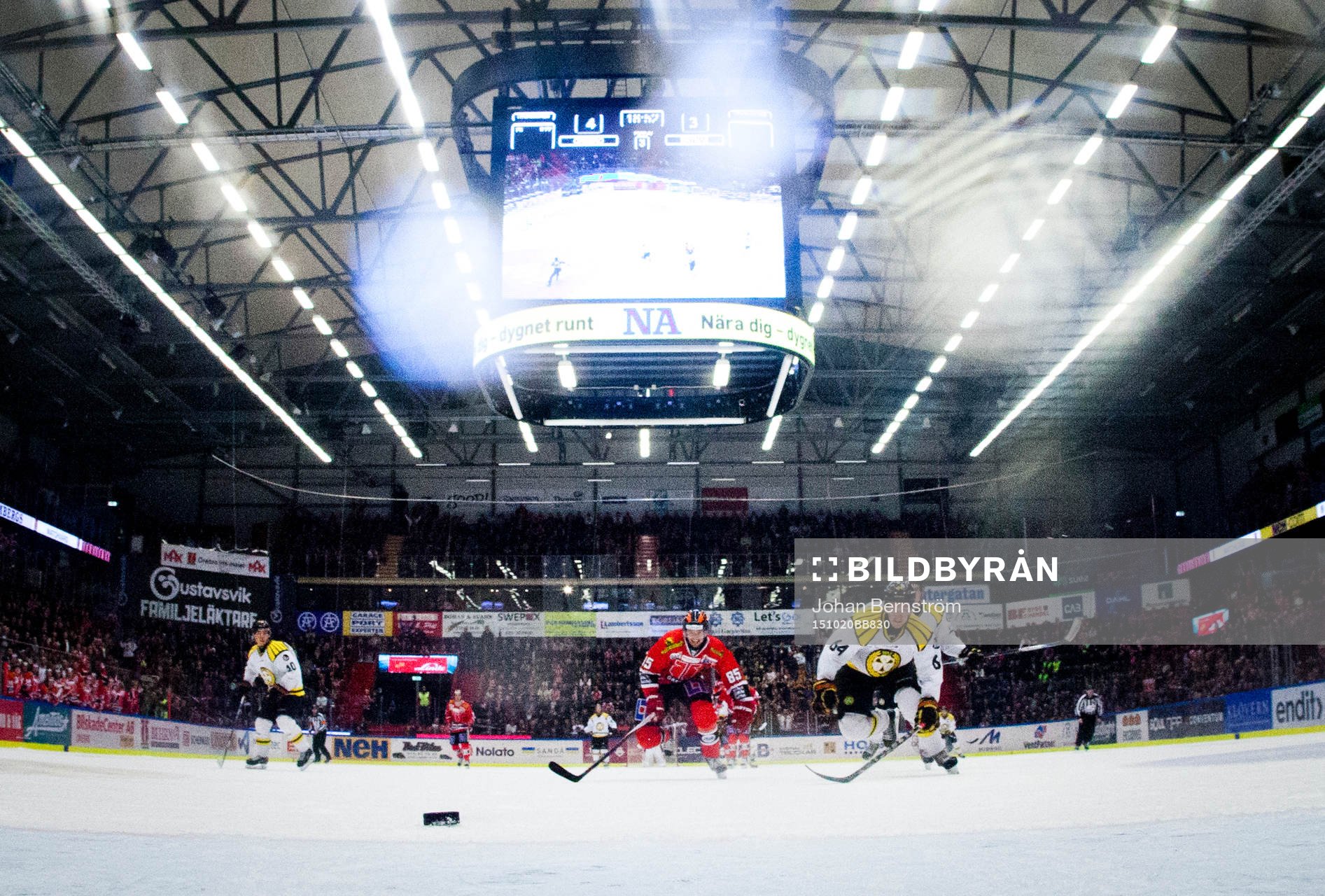 Örebros Kalle Olsson gör 5-3 i öppen kasse och Brynäs