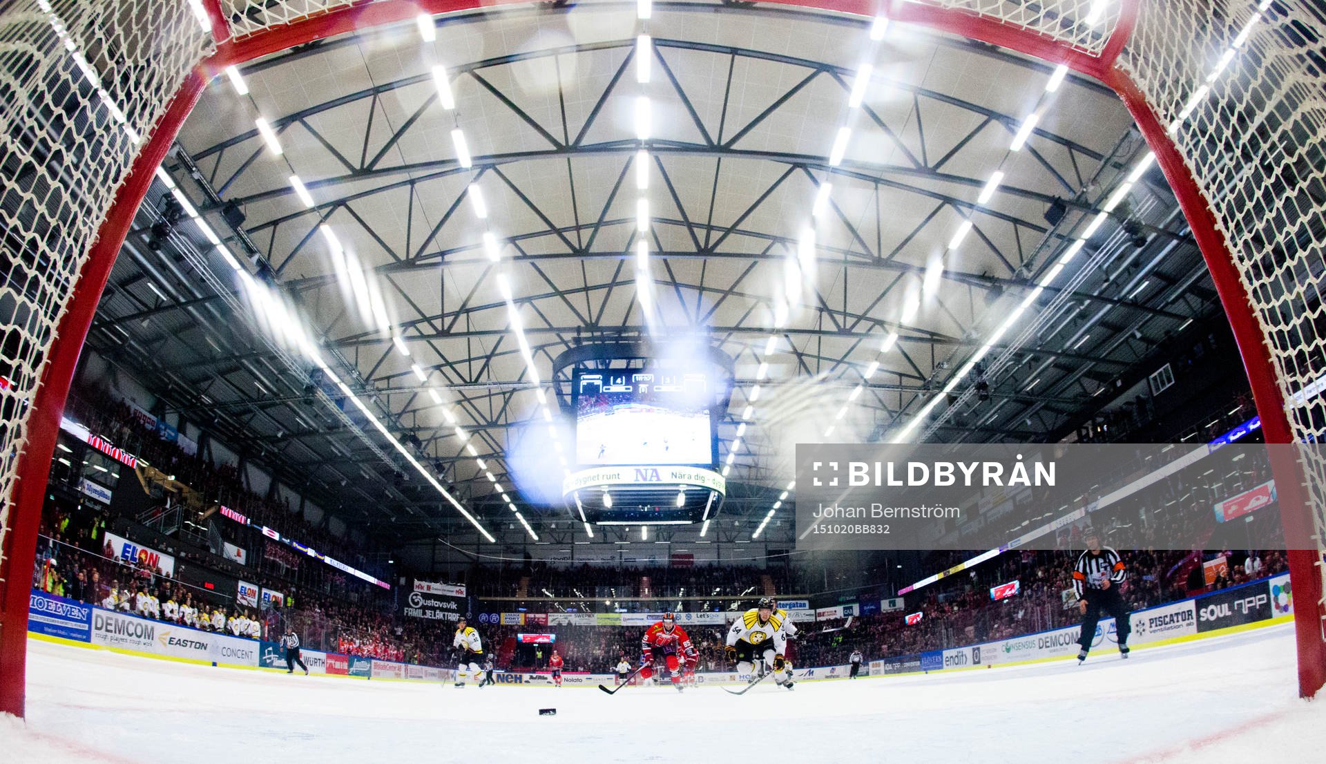 Örebros Kalle Olsson gör 5-3 i öppen kasse och Brynäs