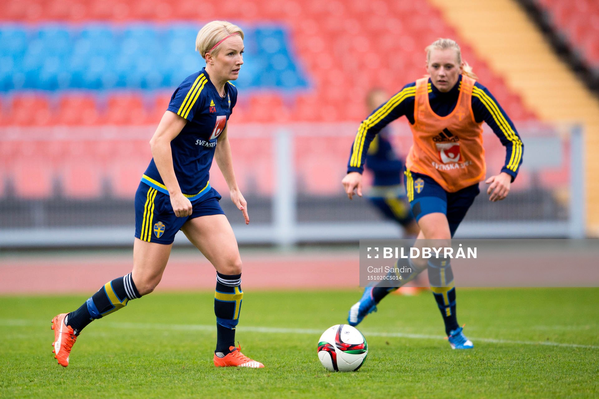 Sveriges Petra Larsson och Stina Blackstenius