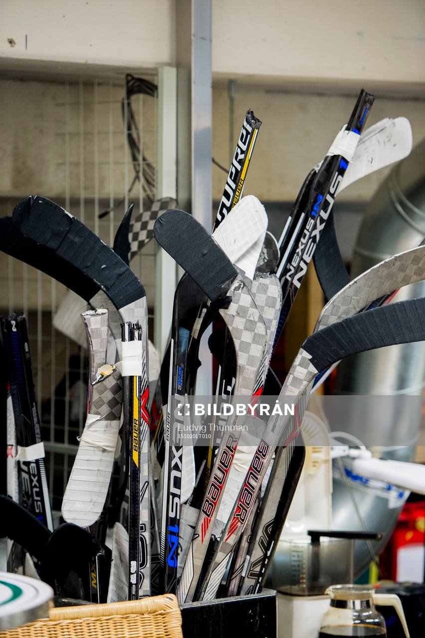 Ishockeyklubbor i materialförrådet