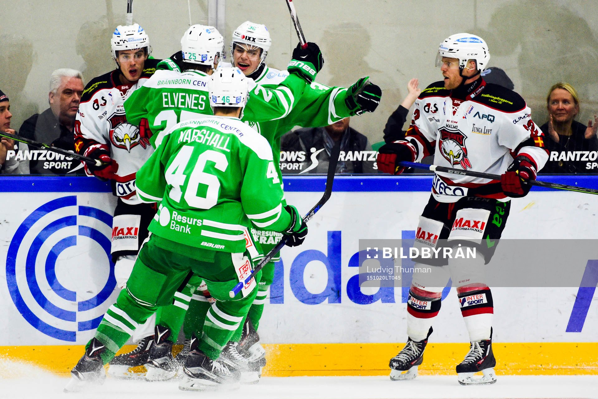 Rögles Filip Karlsson firar