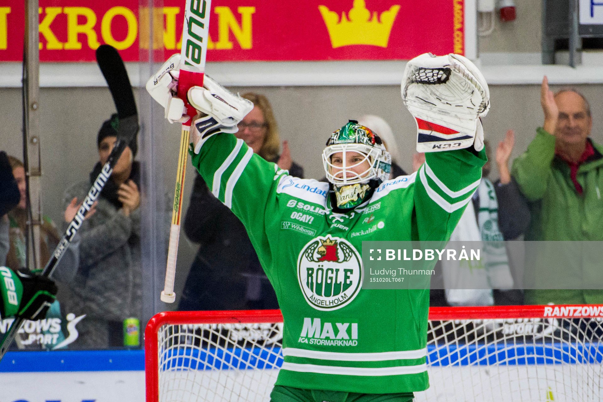 Rögles målvakt Oscar Dansk jublar