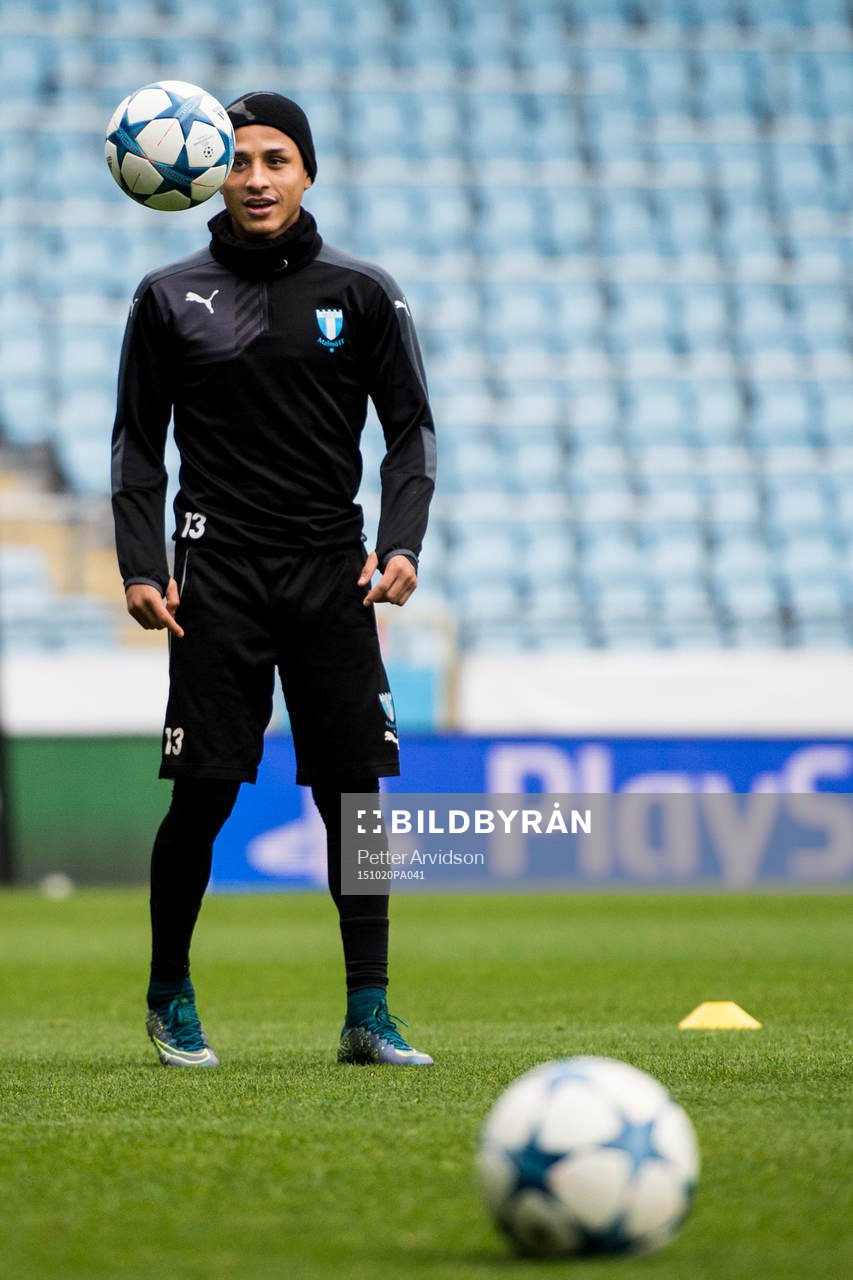 Malmös Victor Yoshimar Yotun Flores under en träning inför Champions League den 20 oktober 2015 i Malmö.