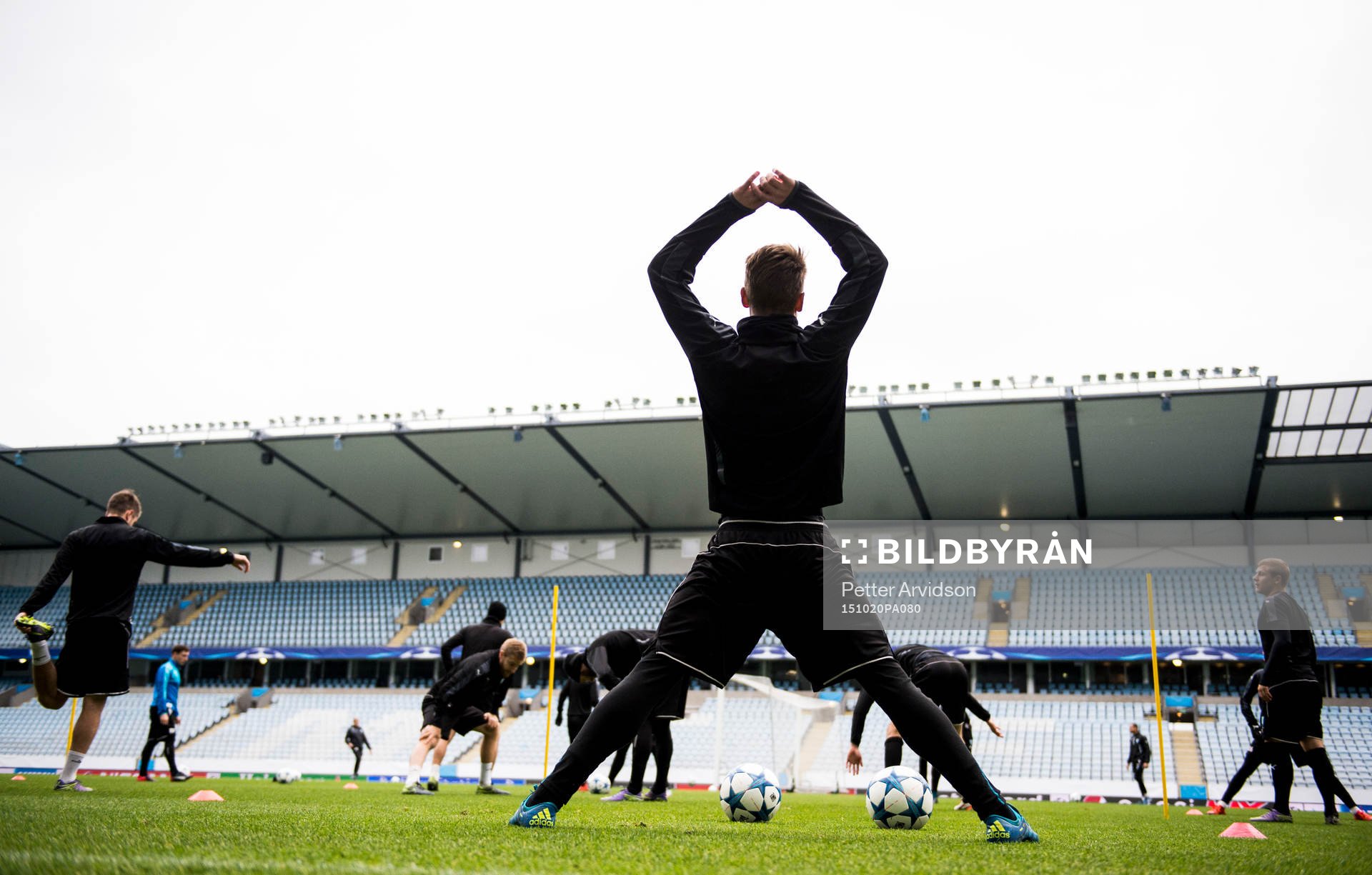 Malmös Markus Rosenberg stretchar