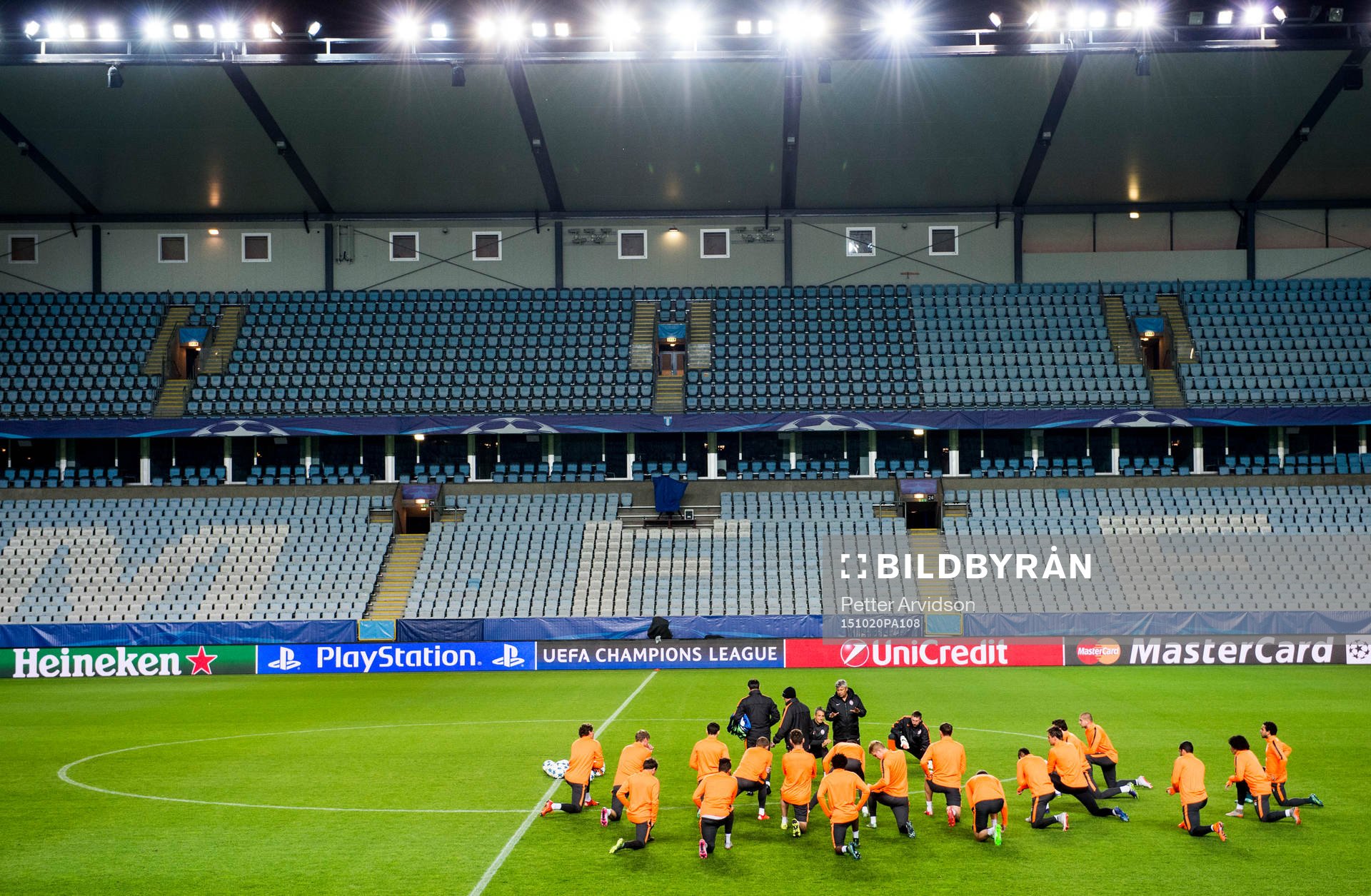Shakhtar Donetsks spelare under en träning på Swedbank Stadion inför Champions League den 20 oktober 2015 i Malmö.