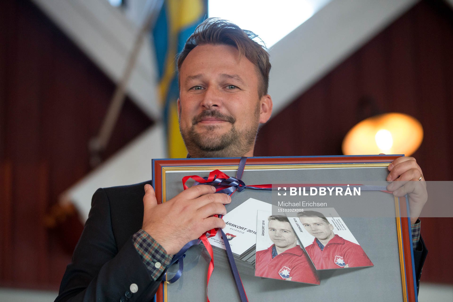 Örgrytes klubbdirektör Pierre Edström visar upp nästa