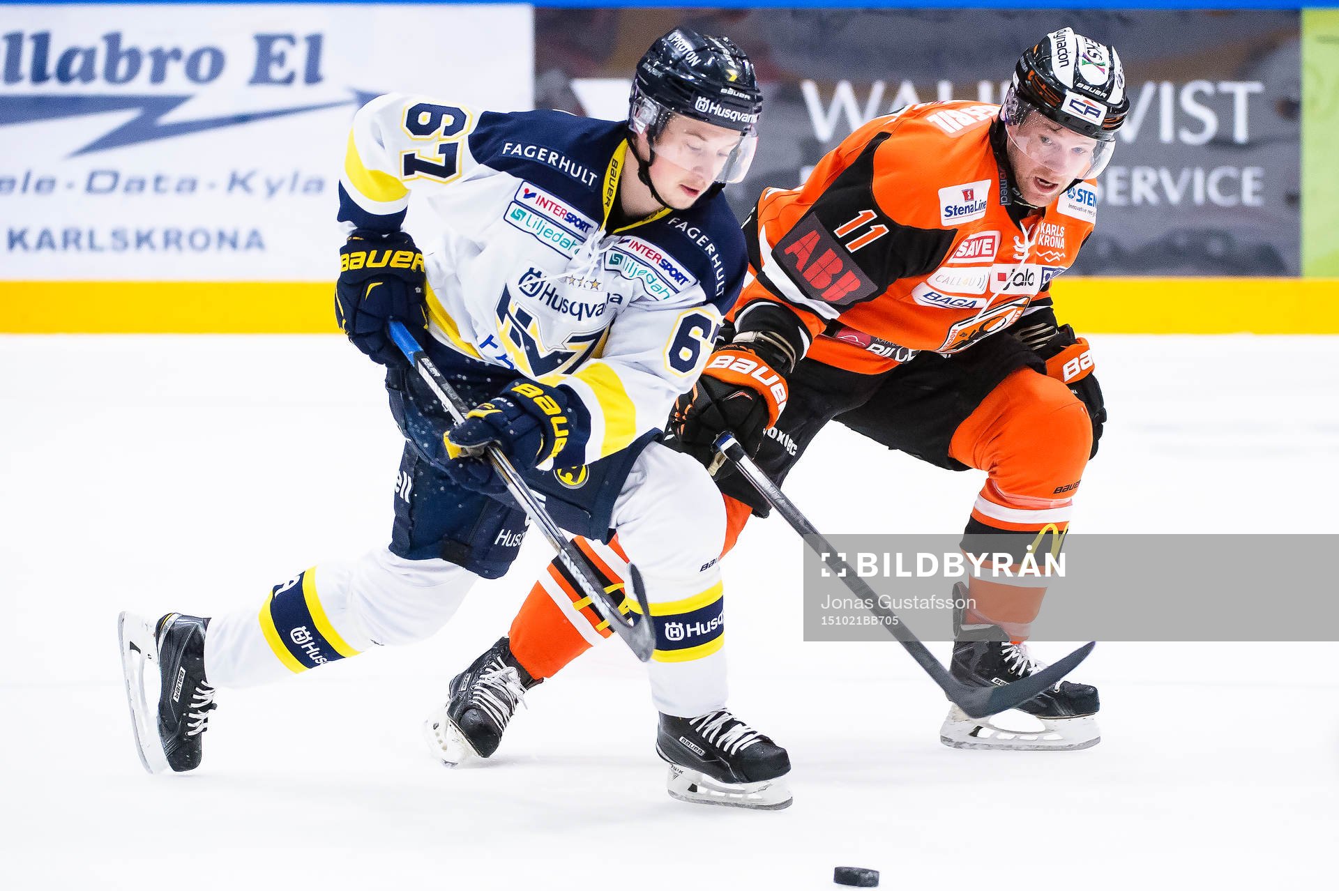 s Christoffer Törngren och Karlskronas Robin Persson i