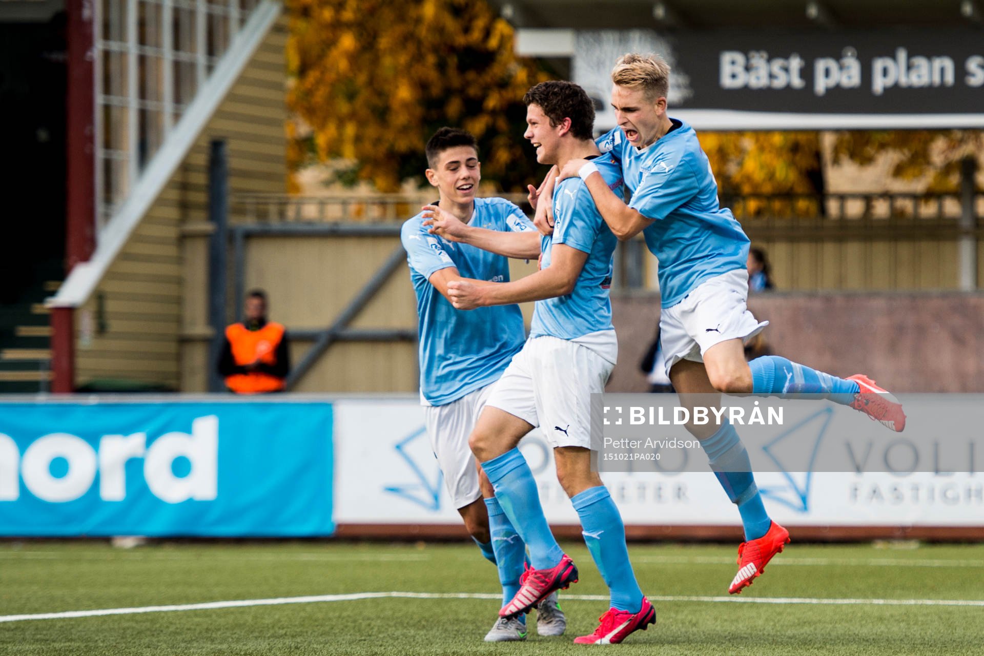 Malmö FFs Dennis Hadzikadunic och Truls Verngren jublar