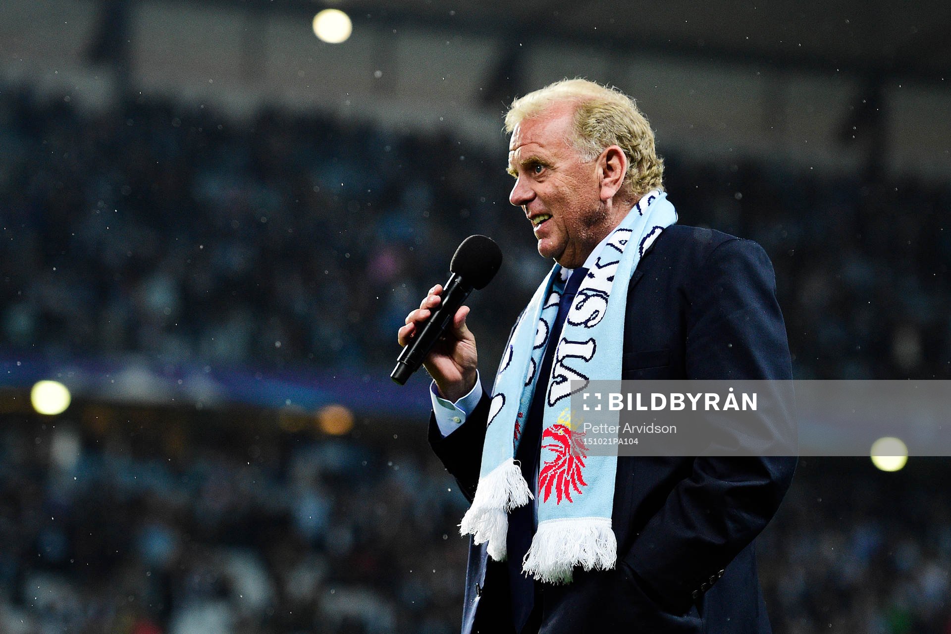 Bob Houghton hyllas i paus