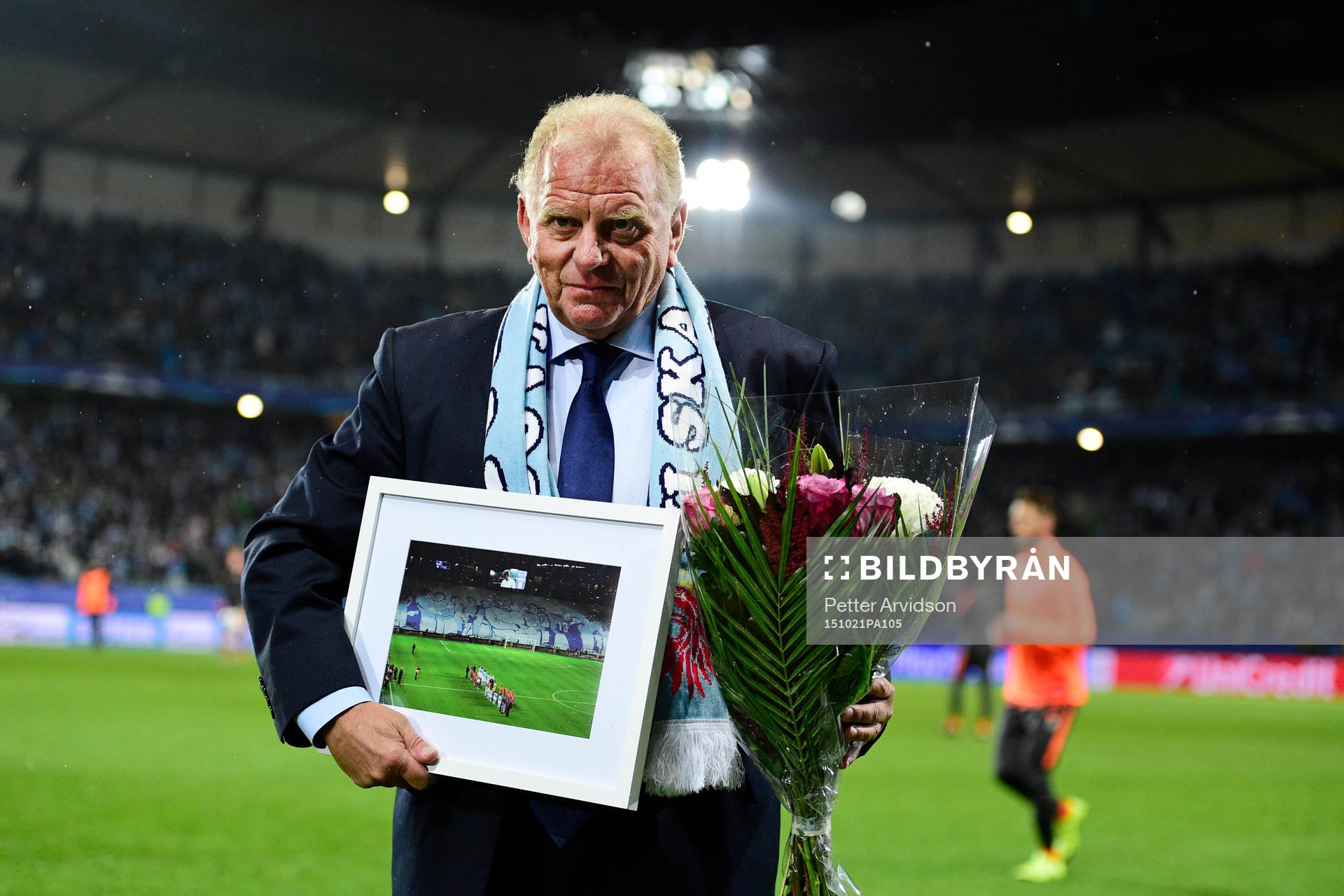 Bob Houghton hyllas i paus