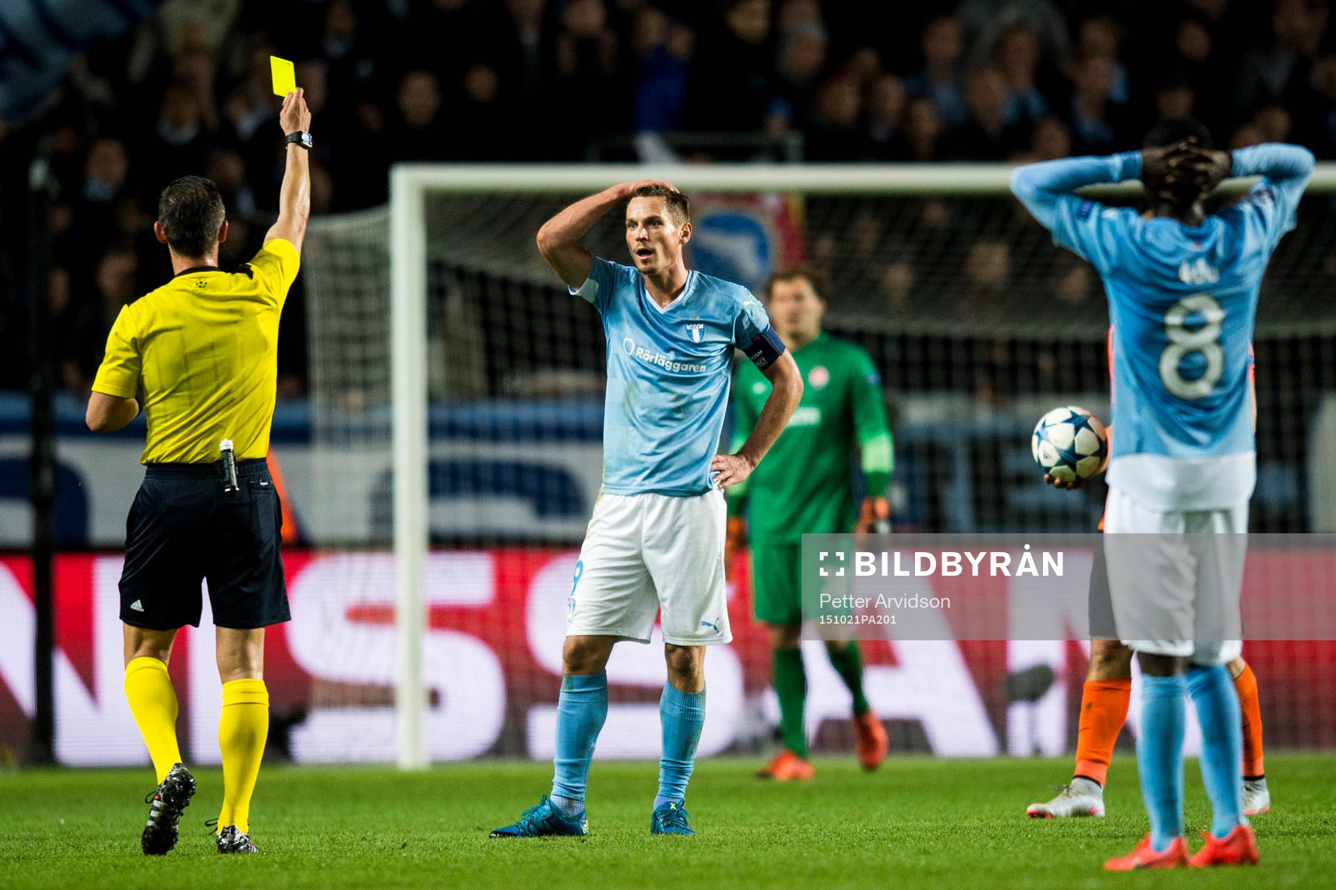 Malmö FFs Markus Rosenberg reagerar när domare Tasos