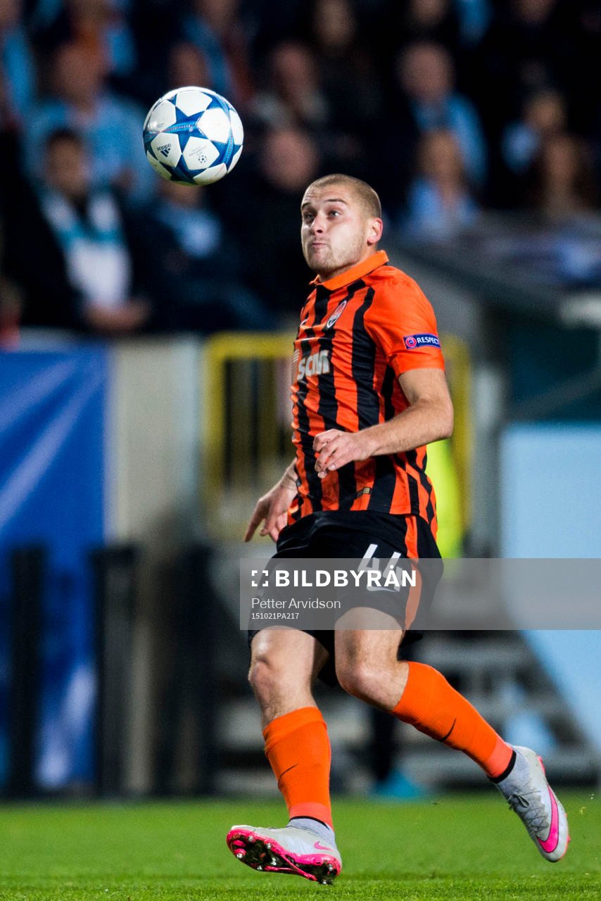 Shakhtar Donetsks Yaroslav Rakitskiy under fotbollsmatchen i Champions League mellan Malmö FF och Shakhtar Donetsk den 21 oktober 2015 i Malmö.