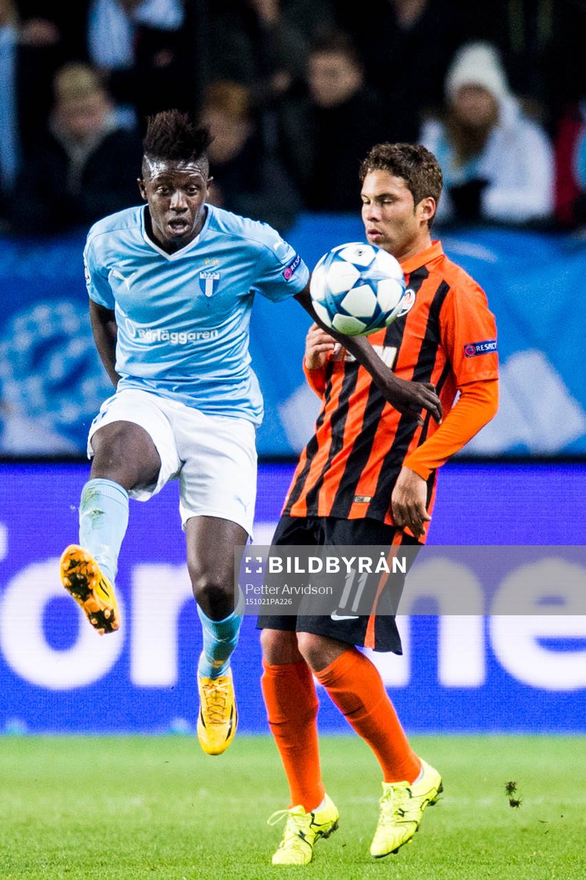 Malmö FFs Pa Konate rensar undan framför Shakhtar