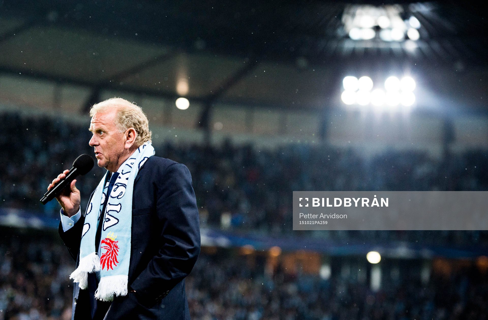 Bob Houghton hyllas i paus under fotbollsmatchen i Champions League mellan Malmö FF och Shakhtar Donetsk den 21 oktober 2015 i Malmö.