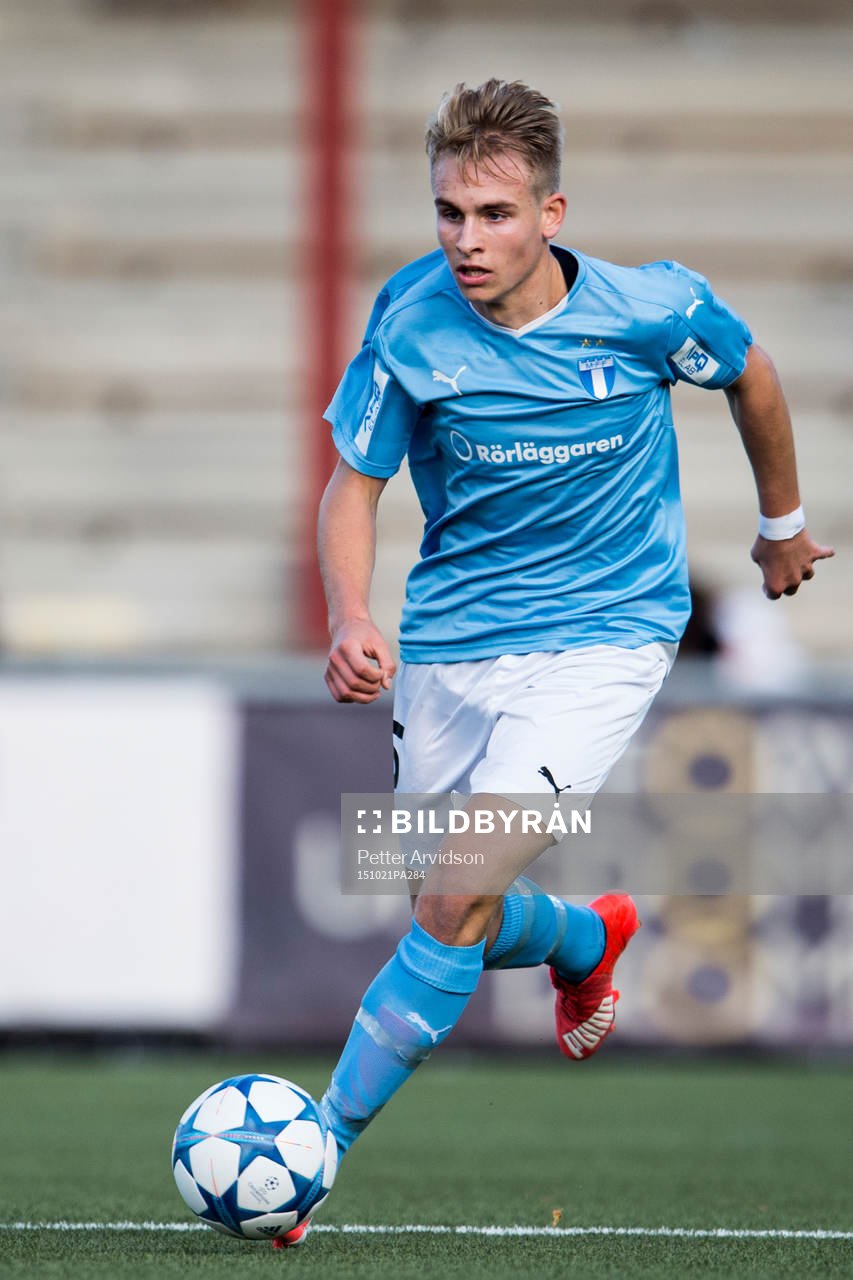 Malmö FFs Truls Verngren under fotbollsmatchen i UEFA Youth League mellan Malmö FF och Shakhtar Donetsk den 21 oktober 2015 i Malmö.