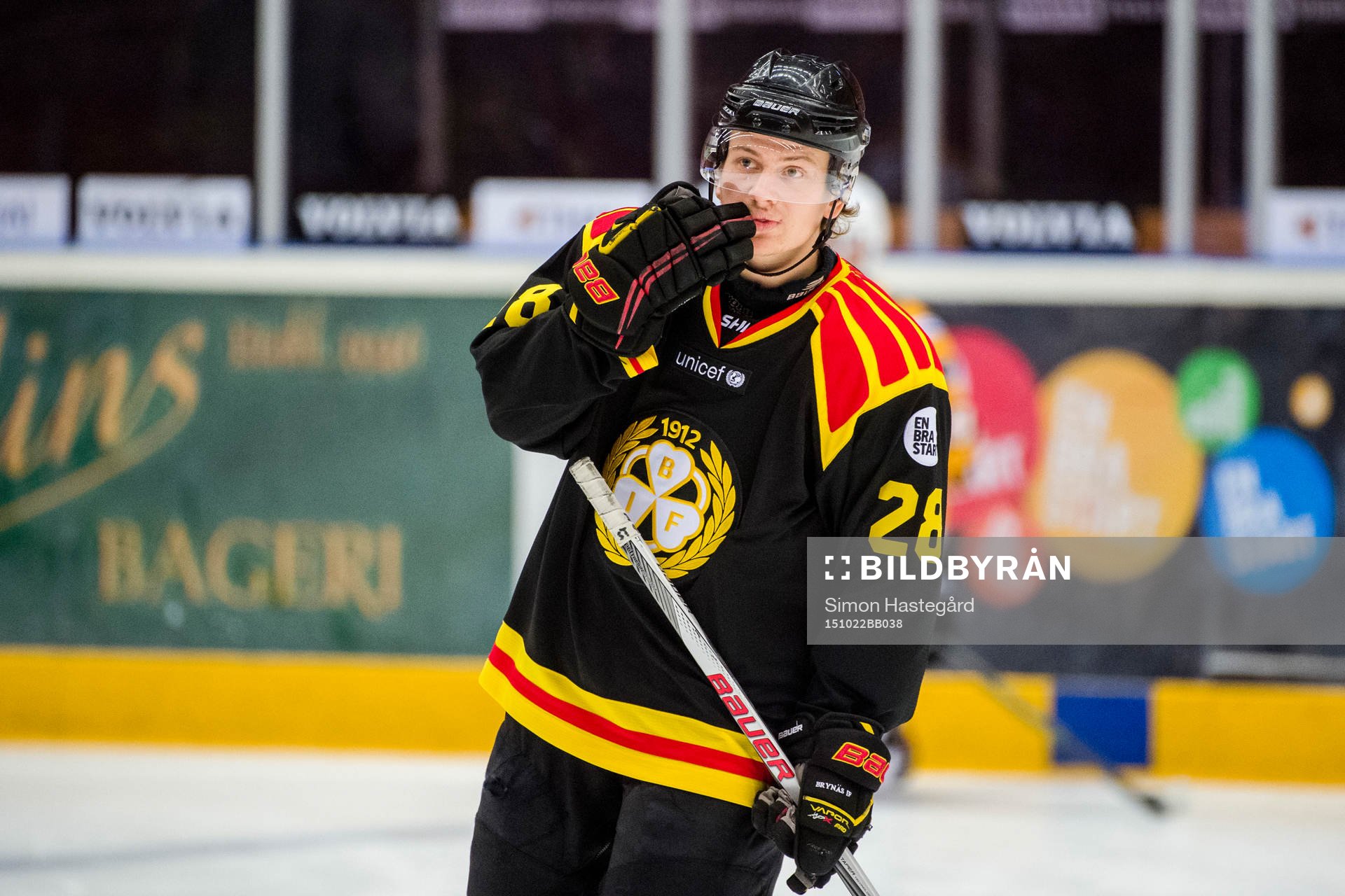 Brynäs Martin Naenfeldt före ishockeymatchen i SHL mellan