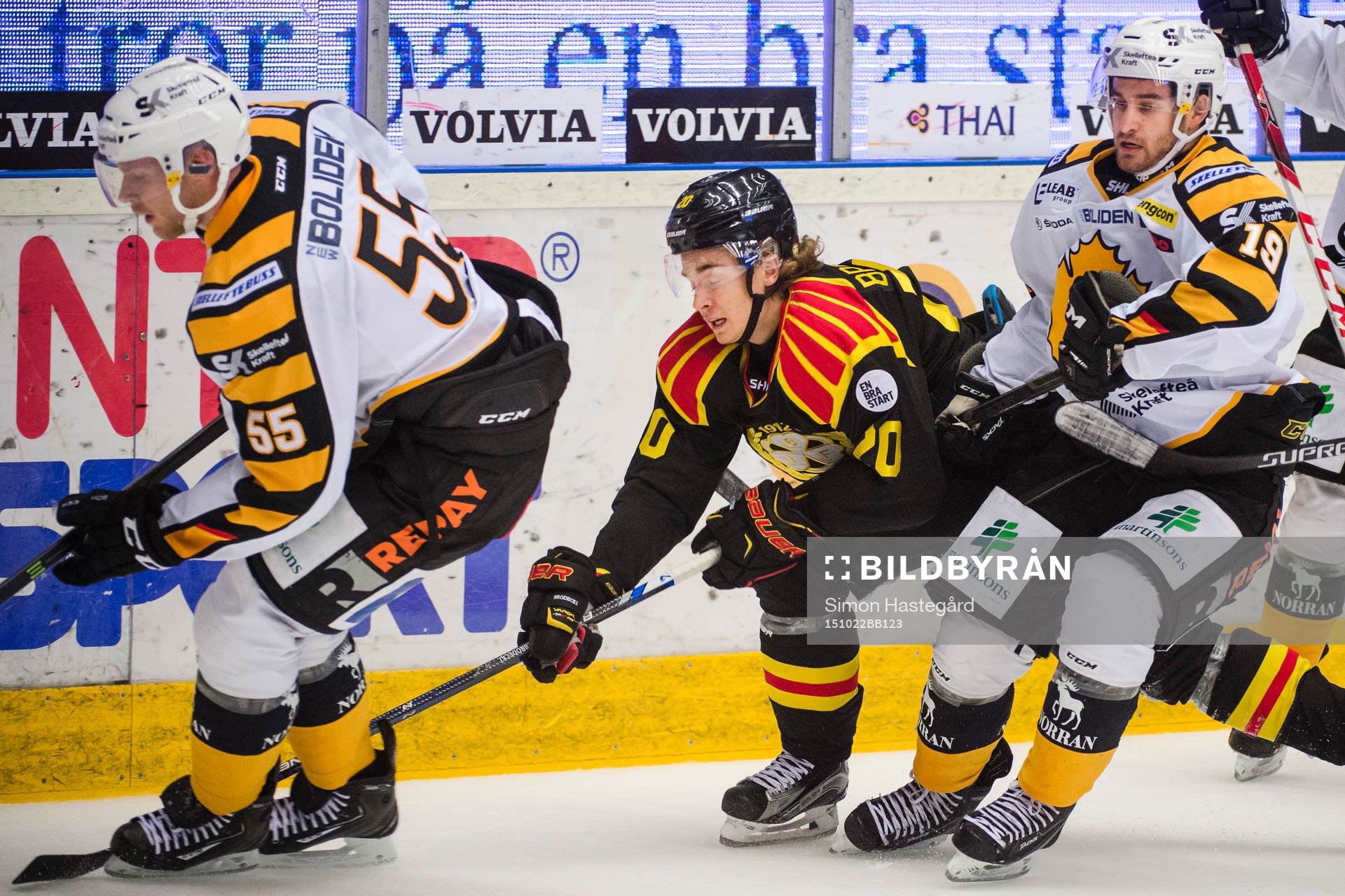Brynäs Adam Brodecki i en situation med Skellefteås